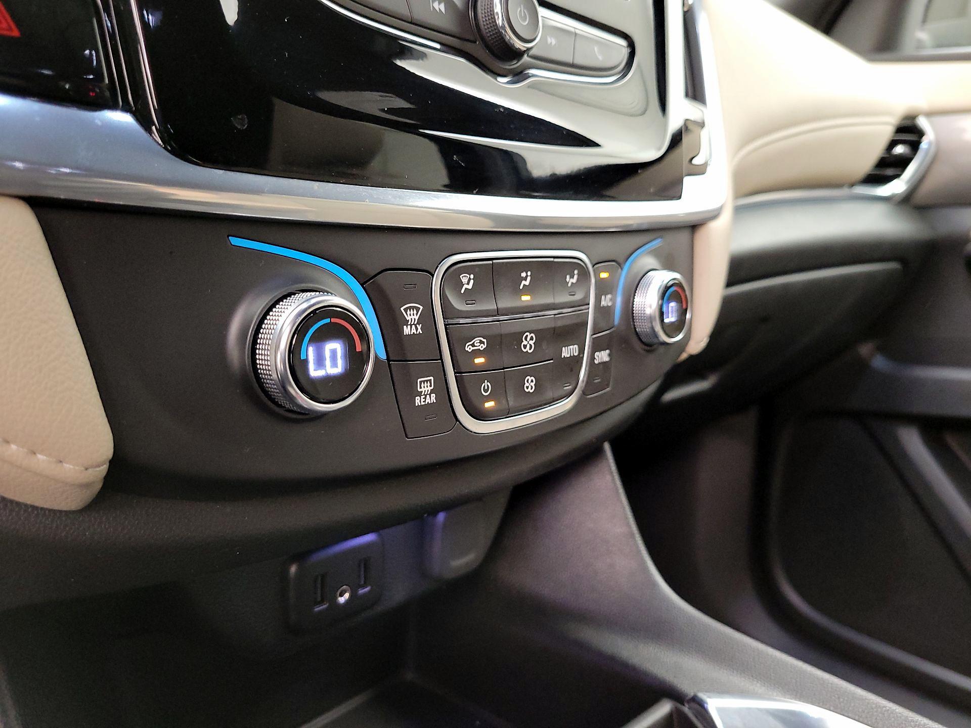 Thumbnail: 2022 Chevrolet Traverse - 16