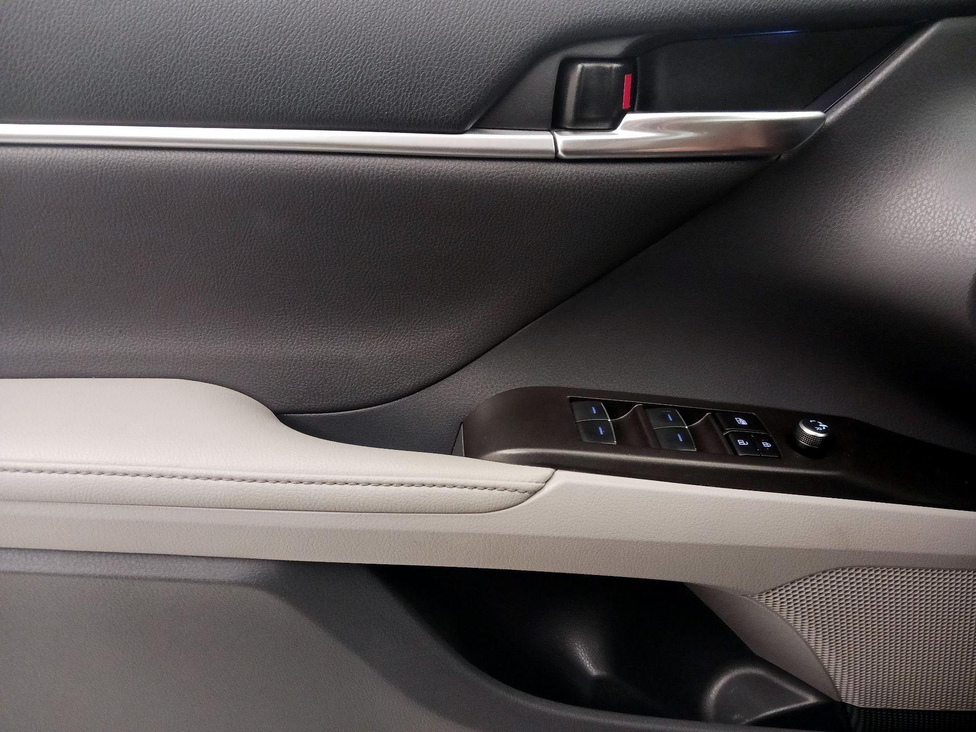 Thumbnail: 2023 Toyota Camry - 12