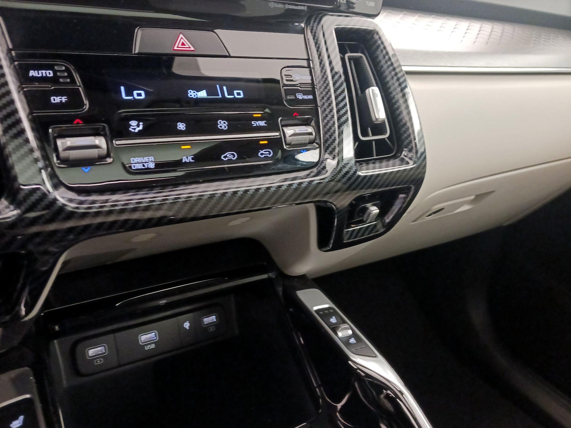 Thumbnail: 2023 Kia Sorento - 17