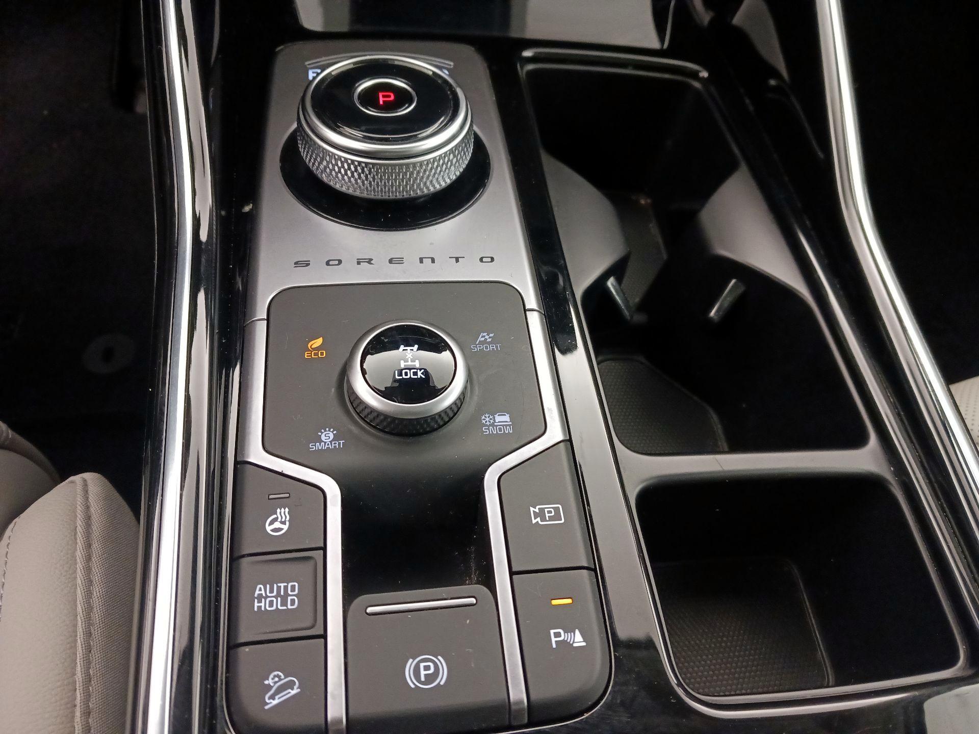 Thumbnail: 2023 Kia Sorento - 18
