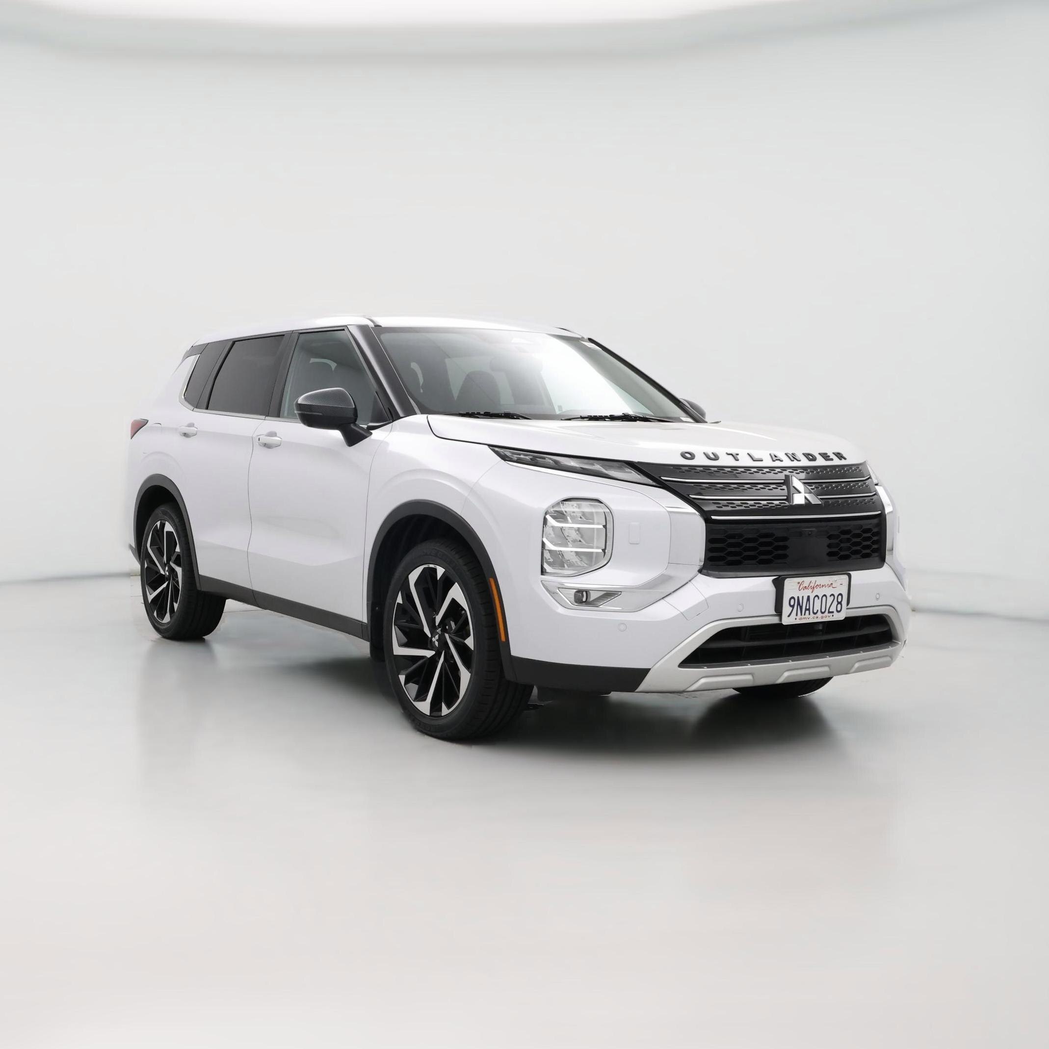 Thumbnail: 2023 Mitsubishi Outlander - 1