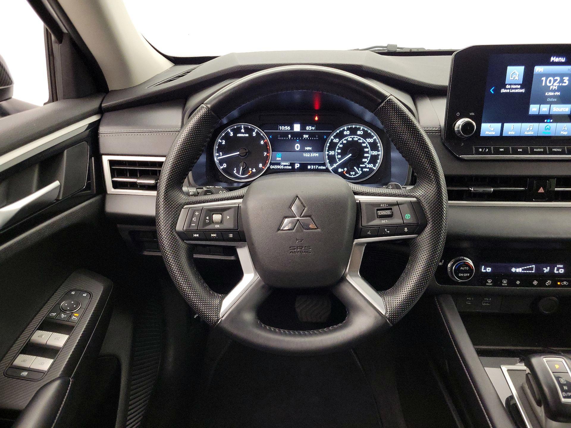 Thumbnail: 2023 Mitsubishi Outlander - 10