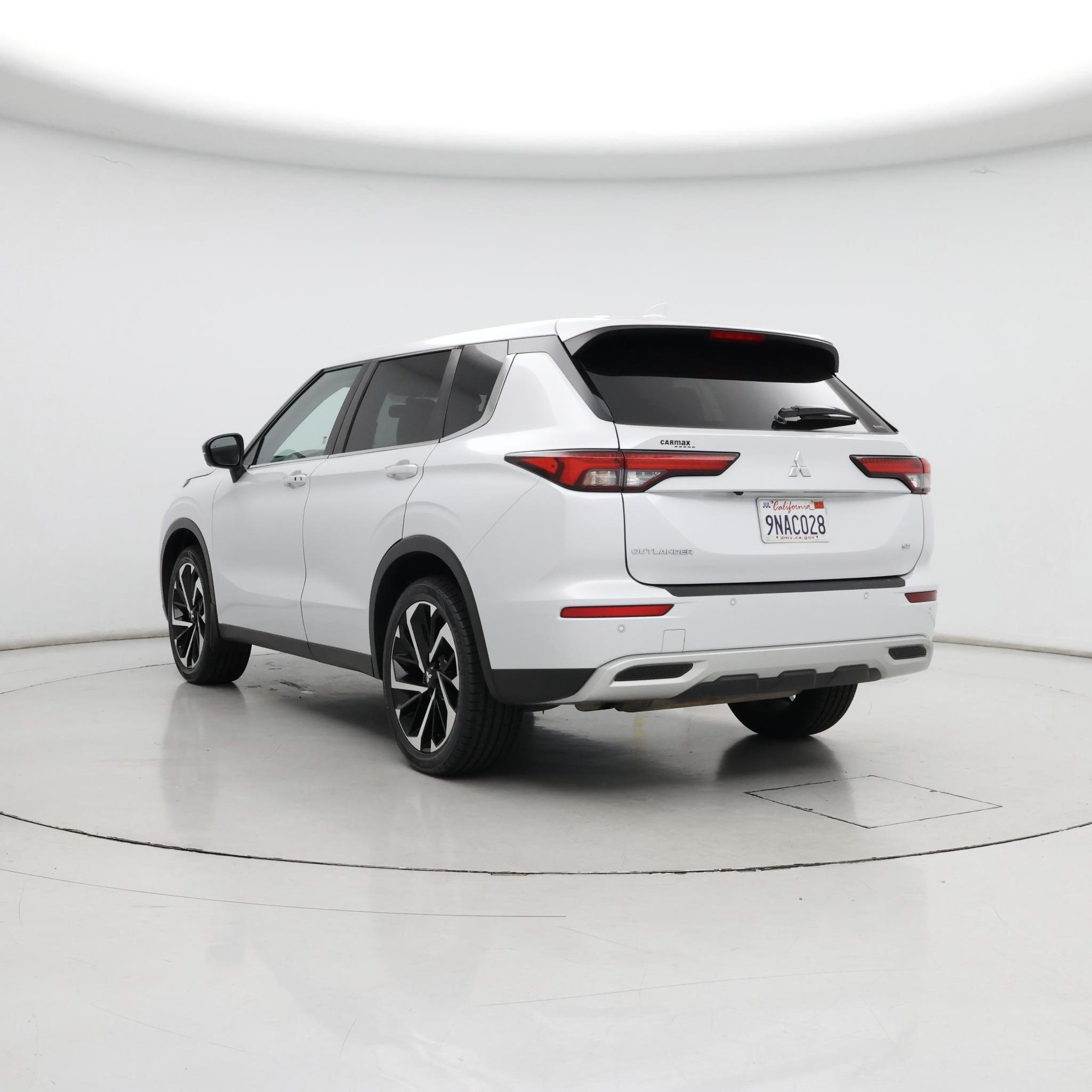 Thumbnail: 2023 Mitsubishi Outlander - 2