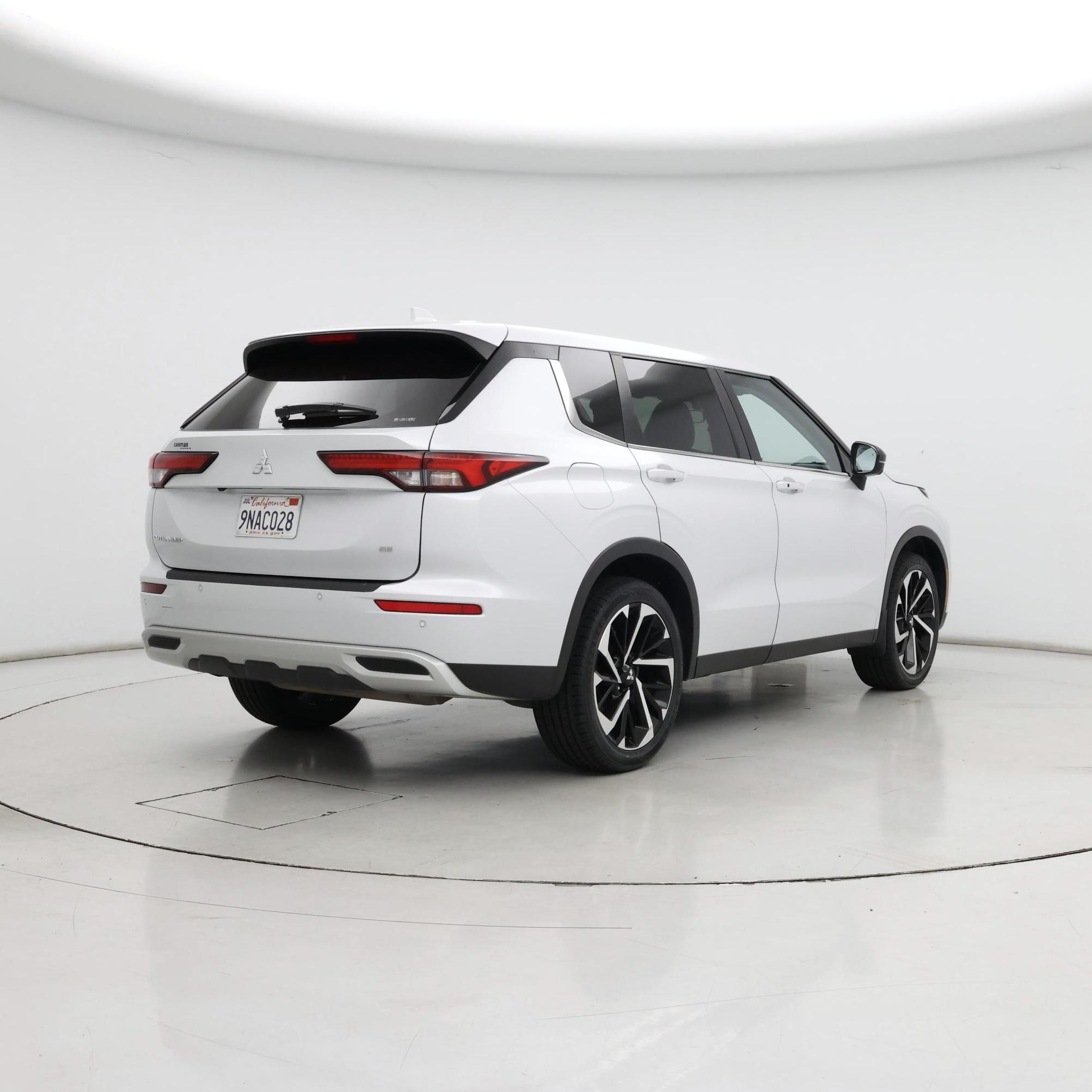Thumbnail: 2023 Mitsubishi Outlander - 8