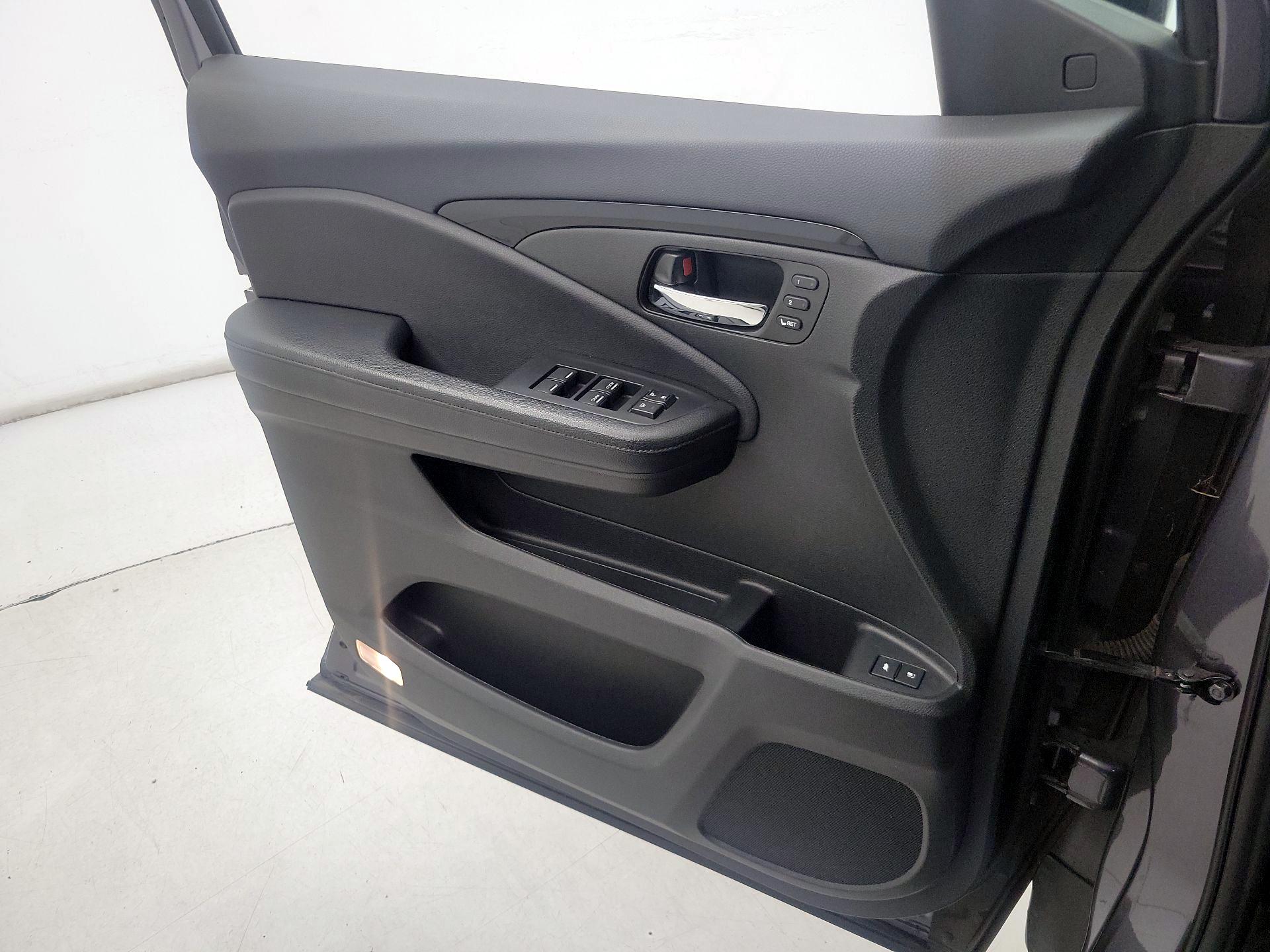 Thumbnail: 2019 Honda Pilot - 12