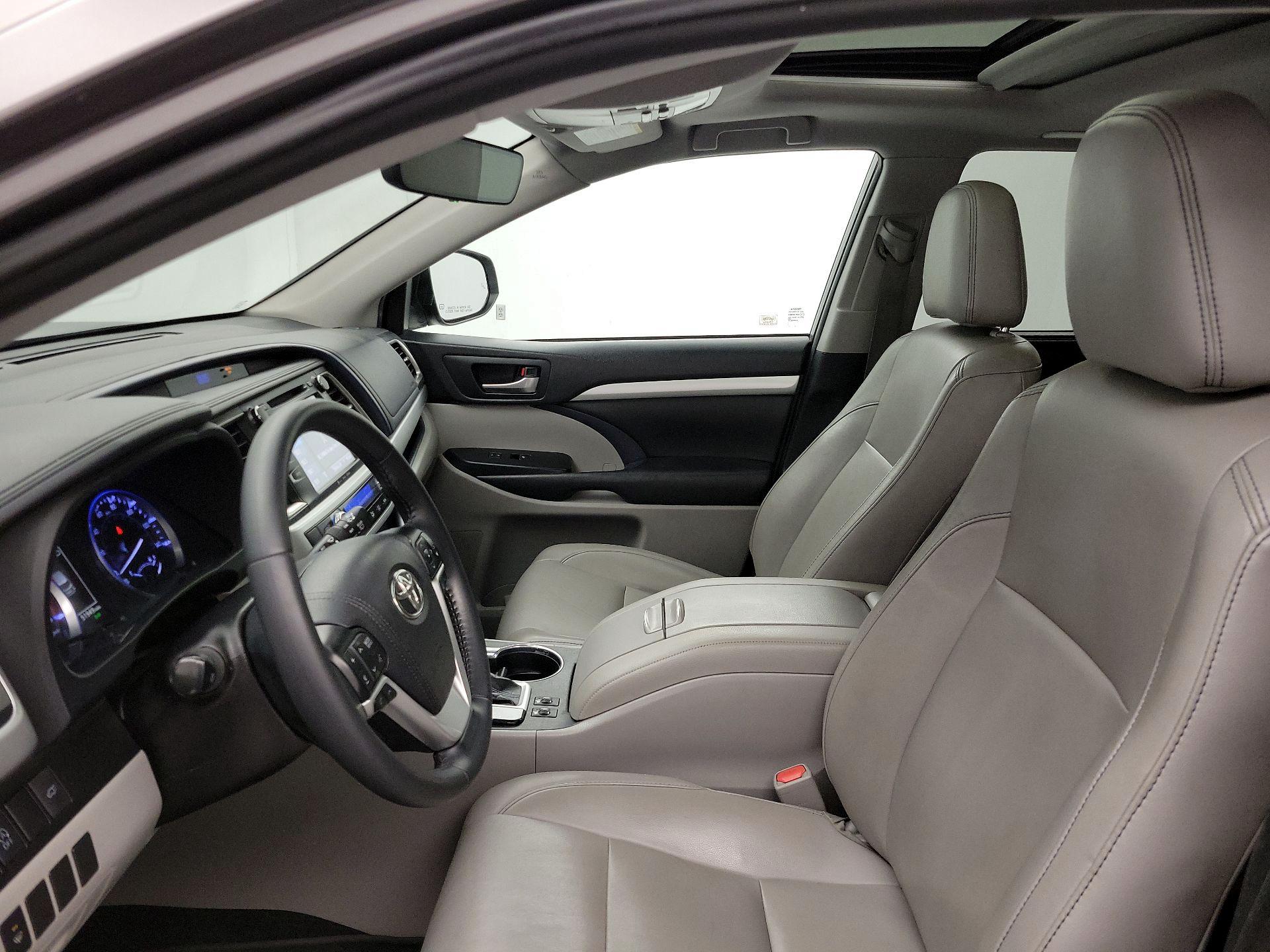 Thumbnail: 2019 Toyota Highlander - 11