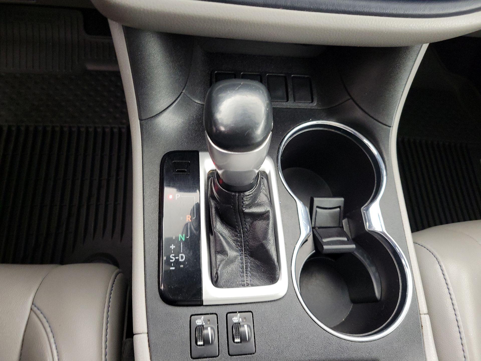 Thumbnail: 2019 Toyota Highlander - 17