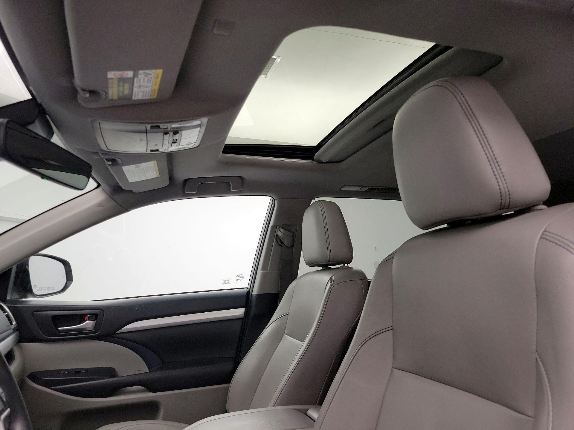Thumbnail: 2019 Toyota Highlander - 19