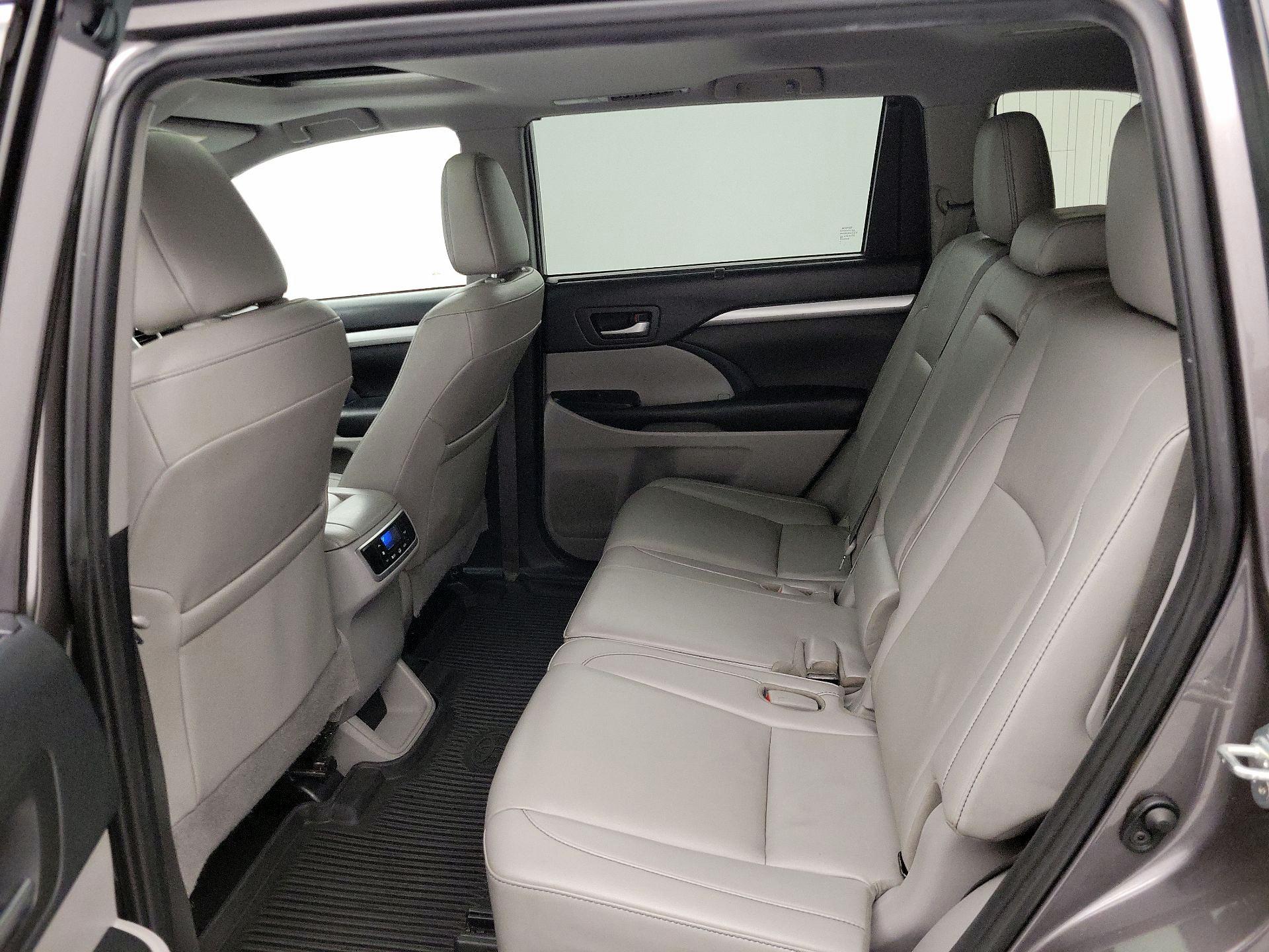 Thumbnail: 2019 Toyota Highlander - 20