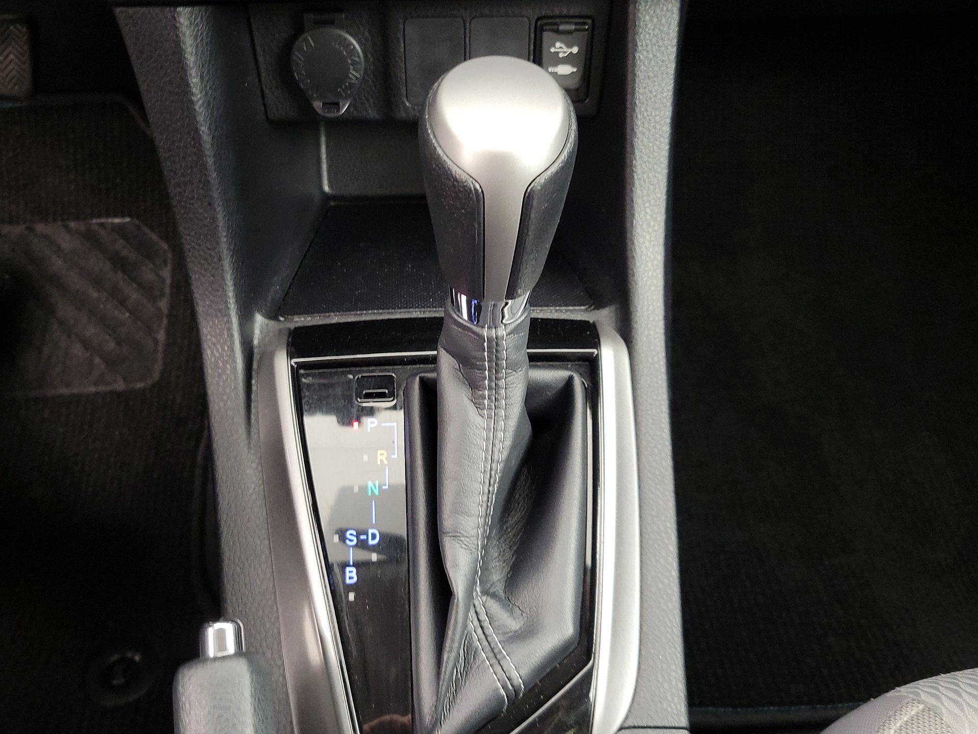 Thumbnail: 2015 Toyota Corolla - 17