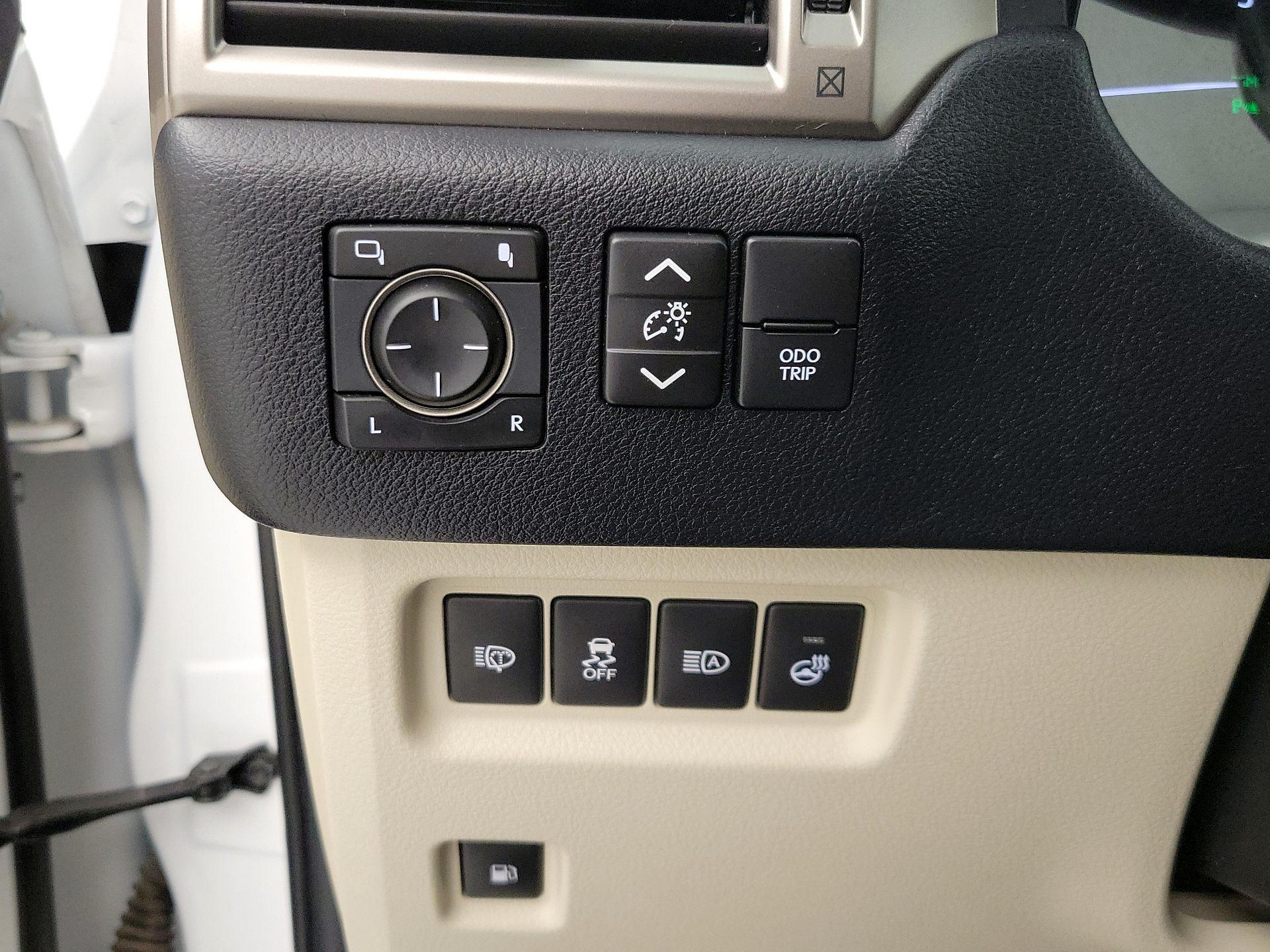Thumbnail: 2021 Lexus GX - 13