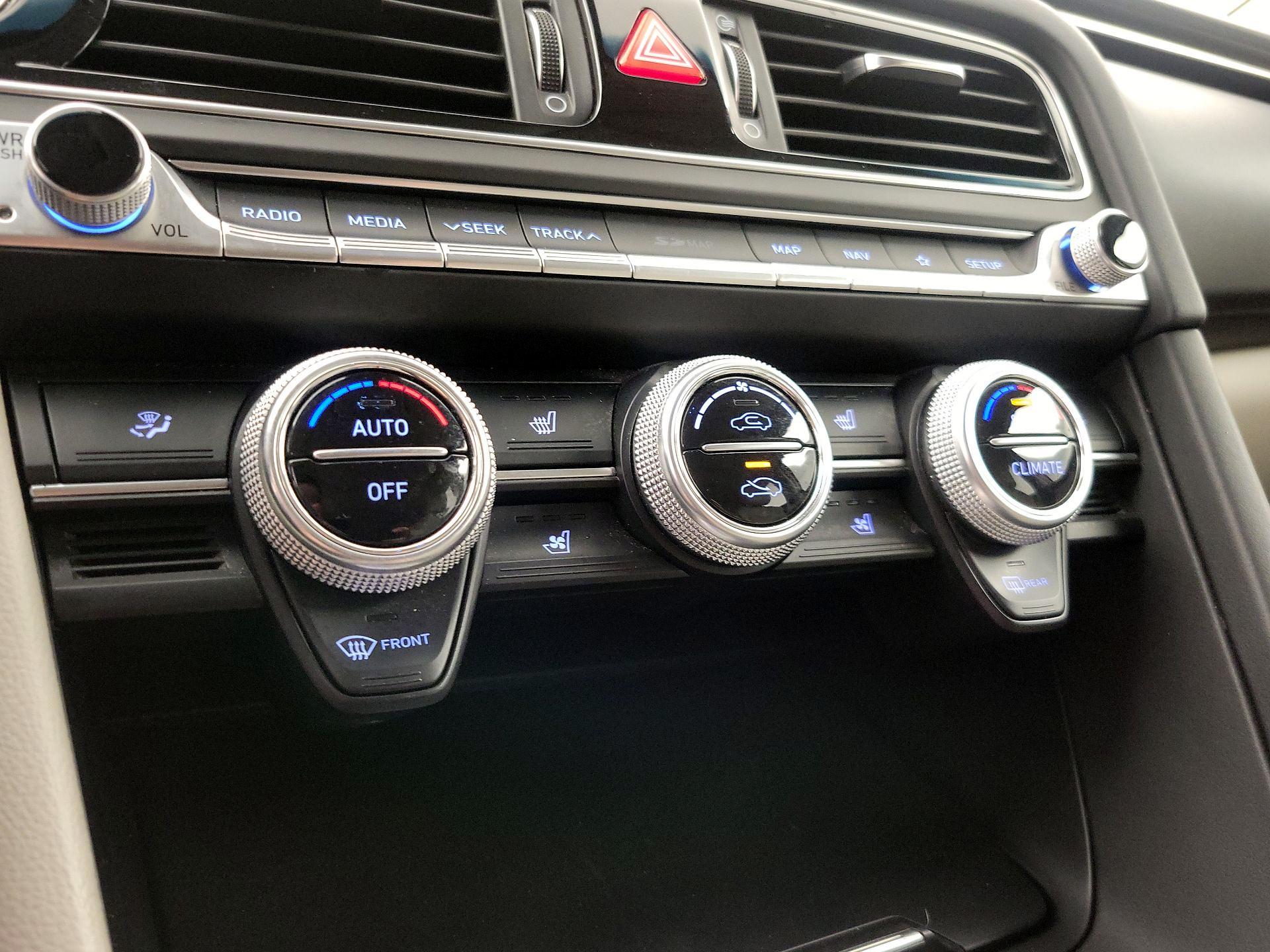 Thumbnail: 2019 Genesis G70 - 17
