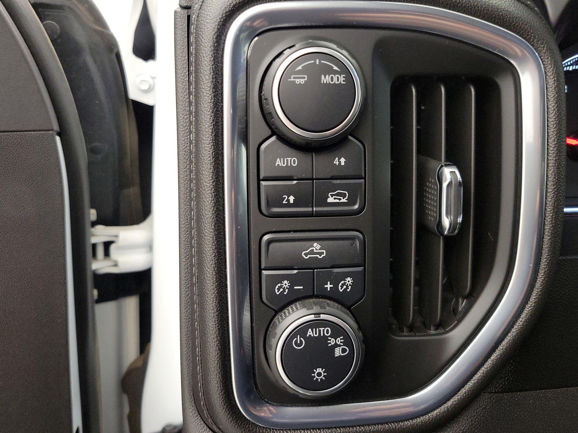 Thumbnail: 2020 Chevrolet Silverado 1500 - 13