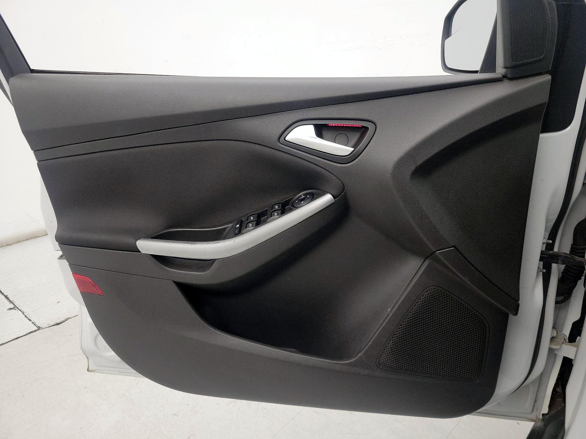 Thumbnail: 2014 Ford Focus - 12