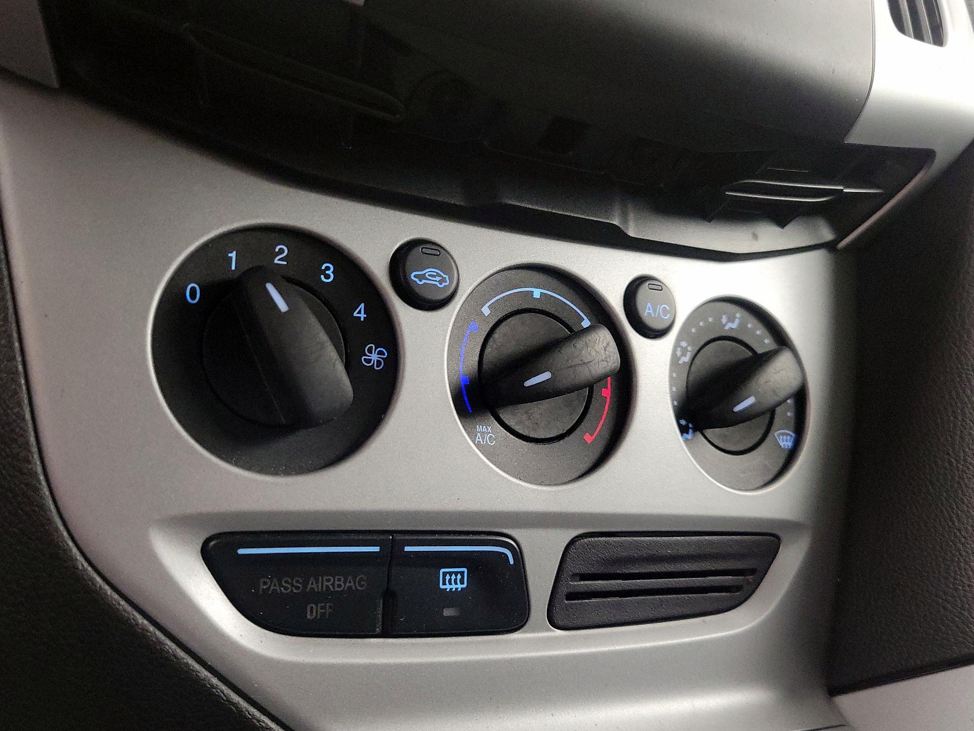 Thumbnail: 2014 Ford Focus - 15