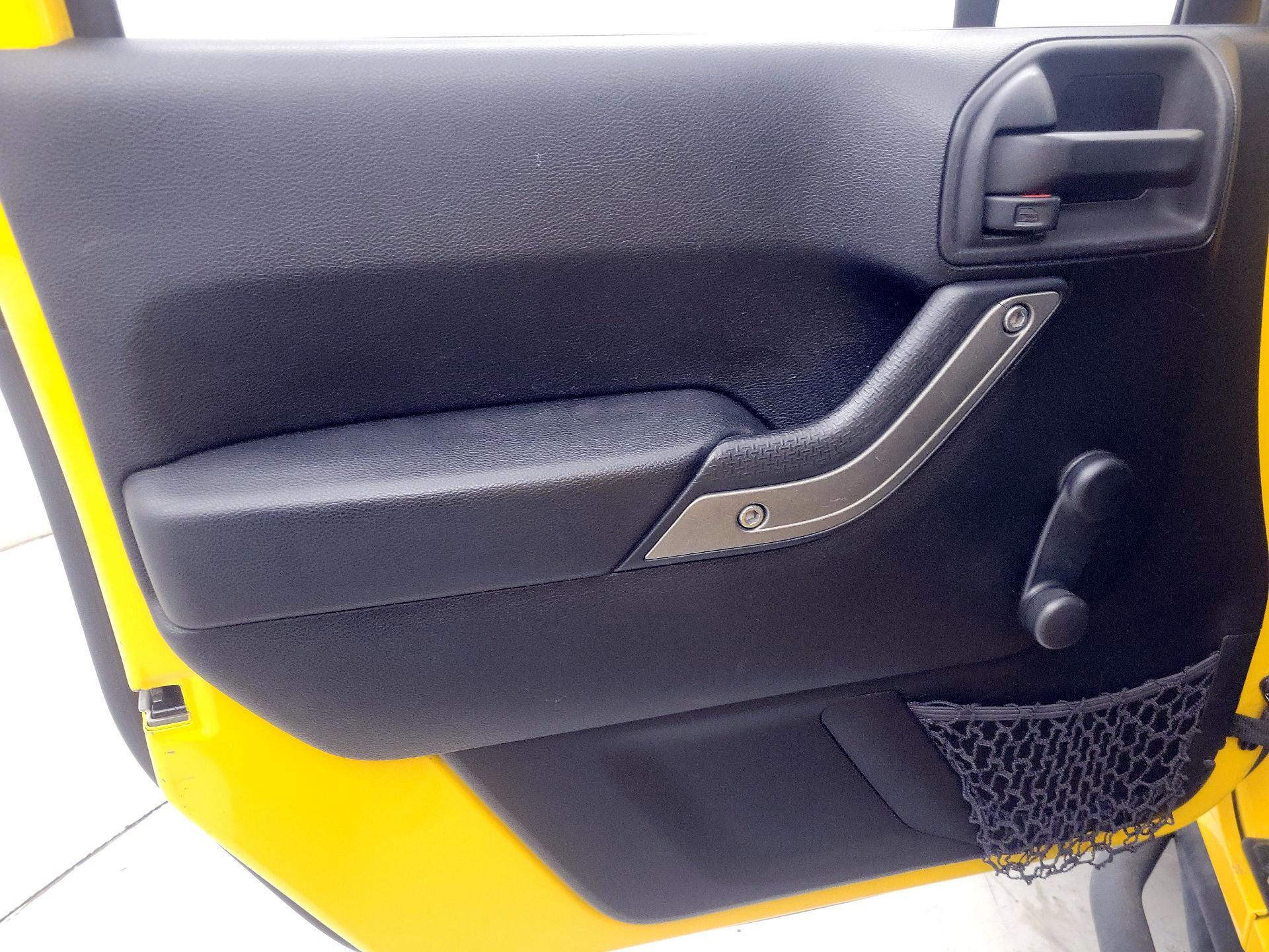 Thumbnail: 2015 Jeep Wrangler - 12