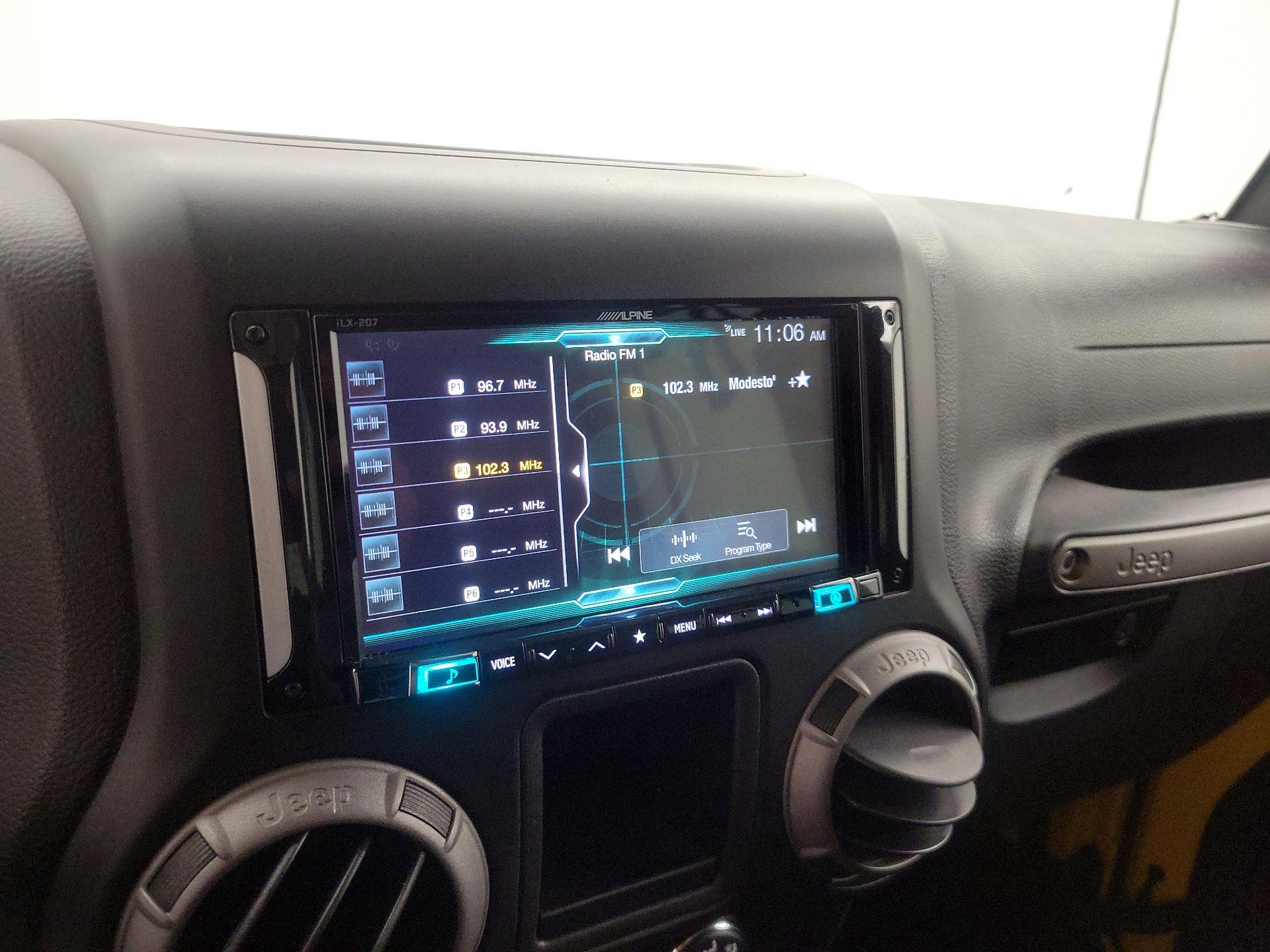 Thumbnail: 2015 Jeep Wrangler - 13