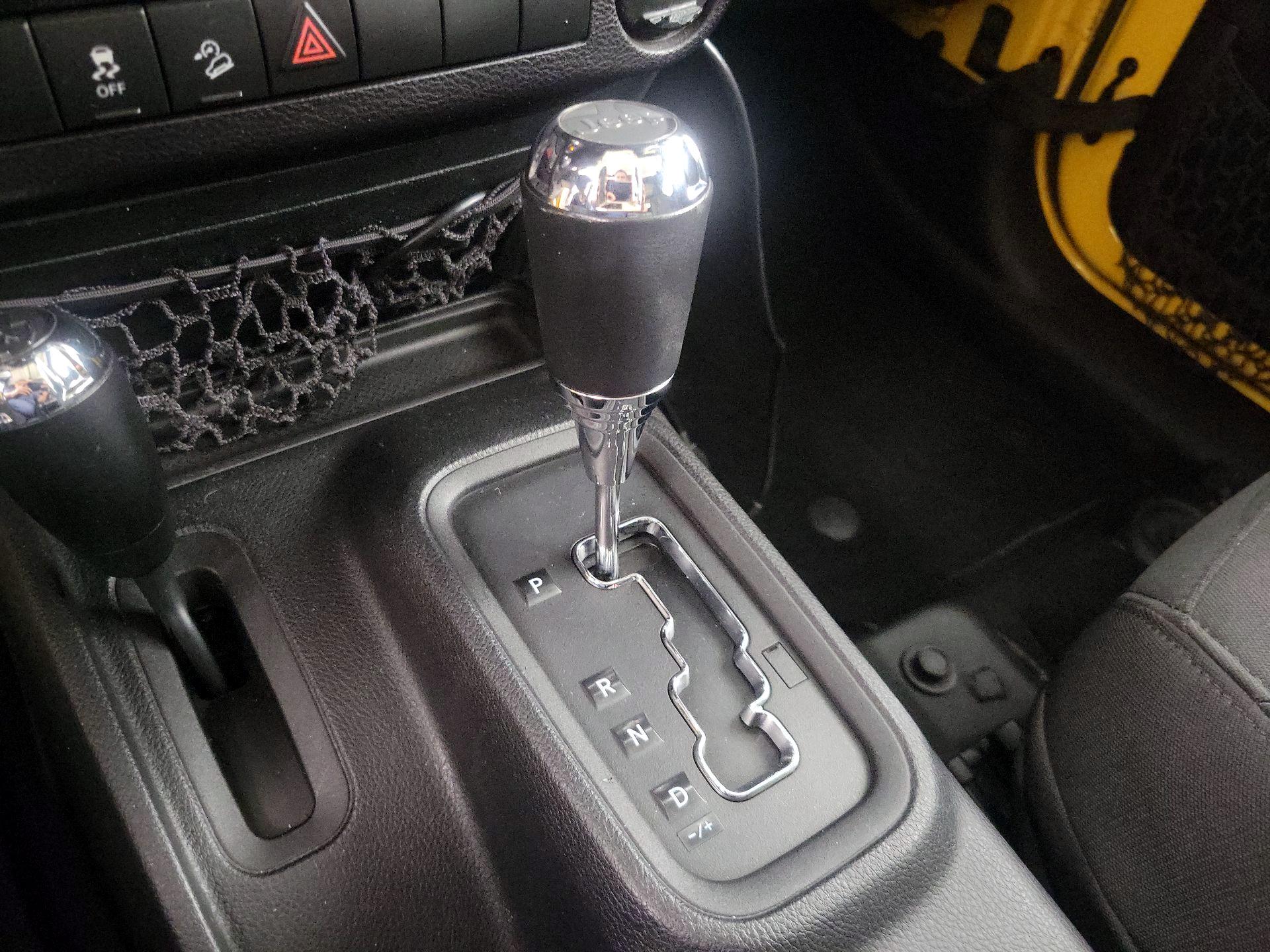 Thumbnail: 2015 Jeep Wrangler - 15