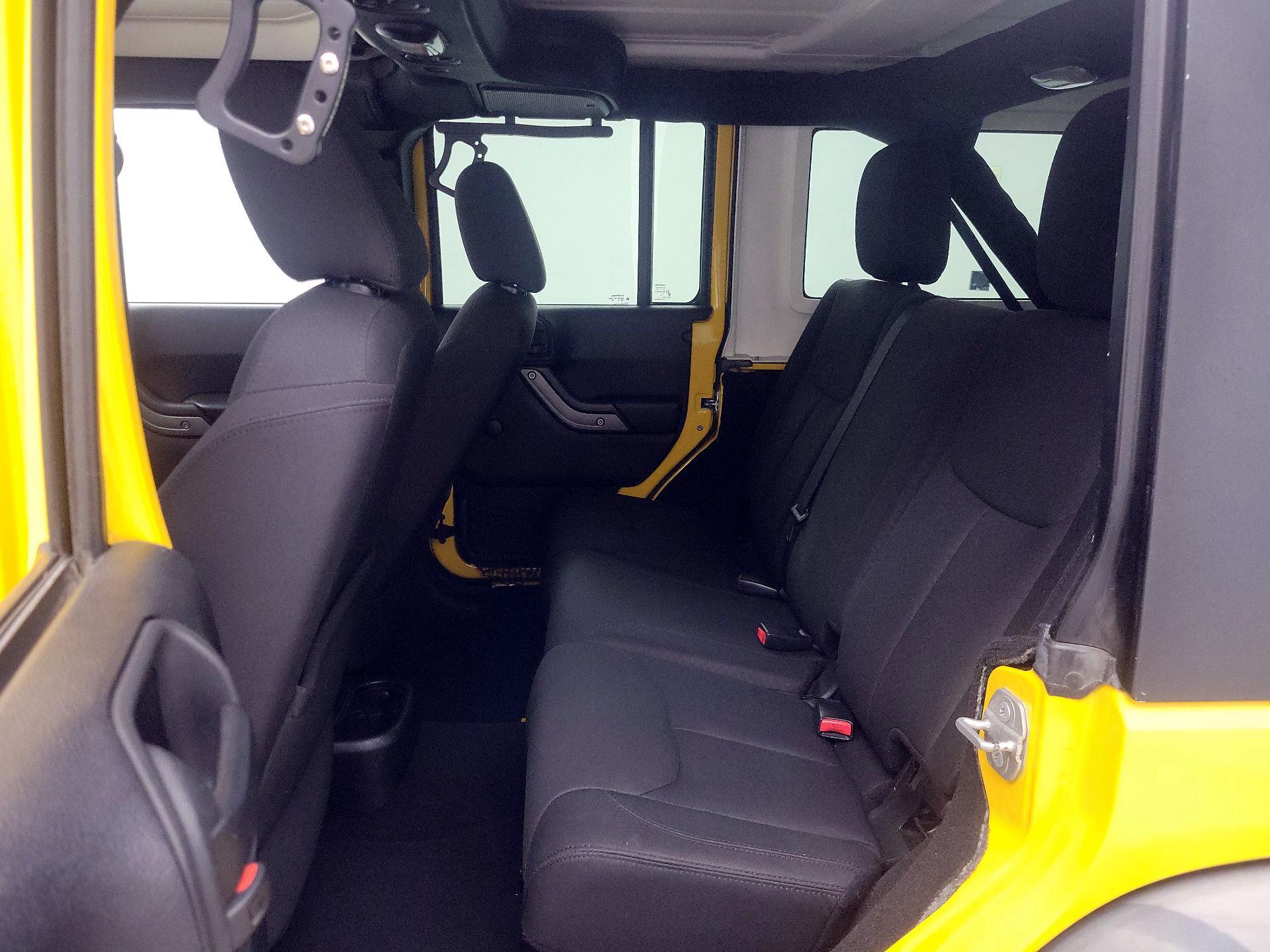 Thumbnail: 2015 Jeep Wrangler - 16