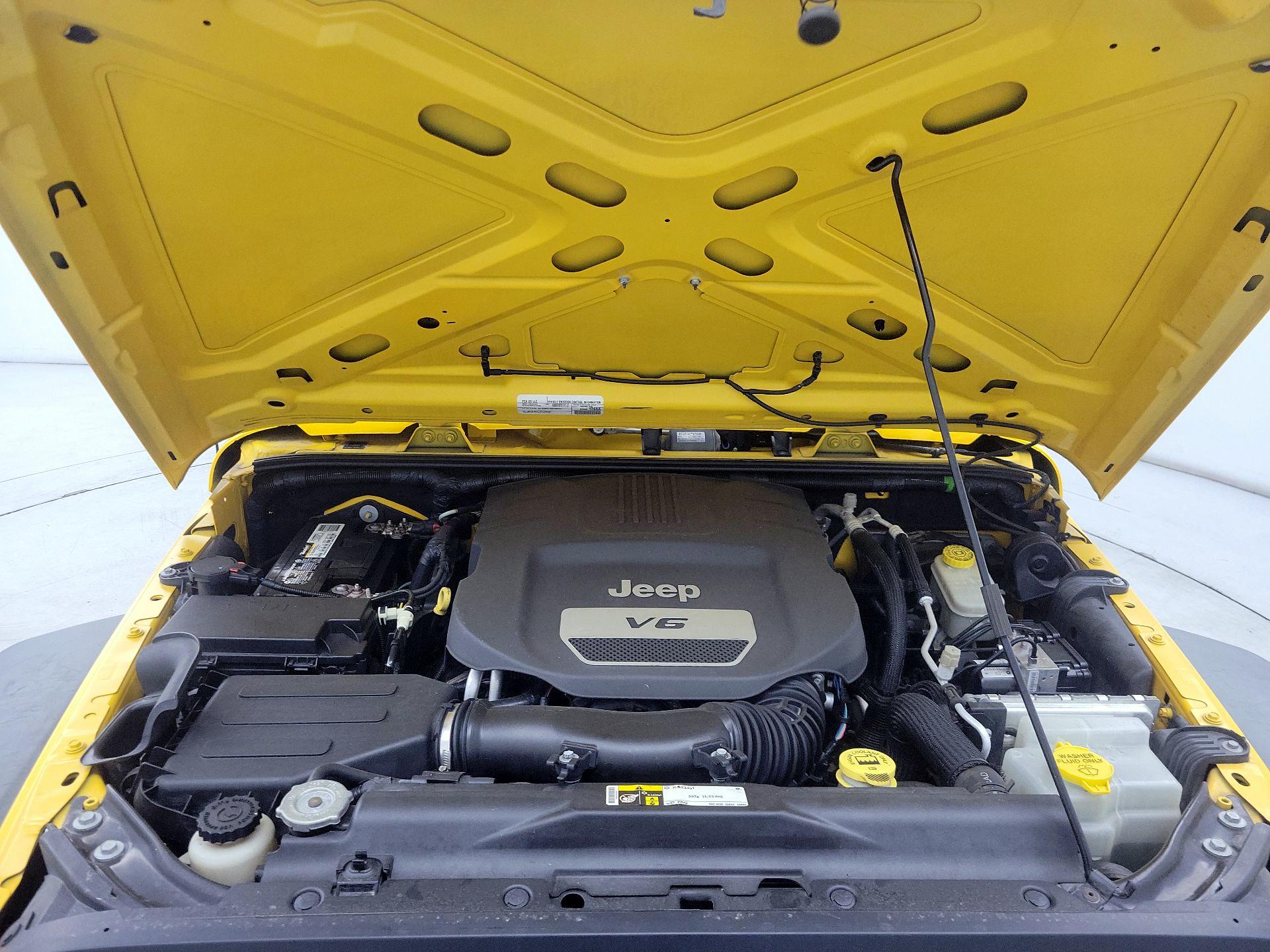 Thumbnail: 2015 Jeep Wrangler - 18