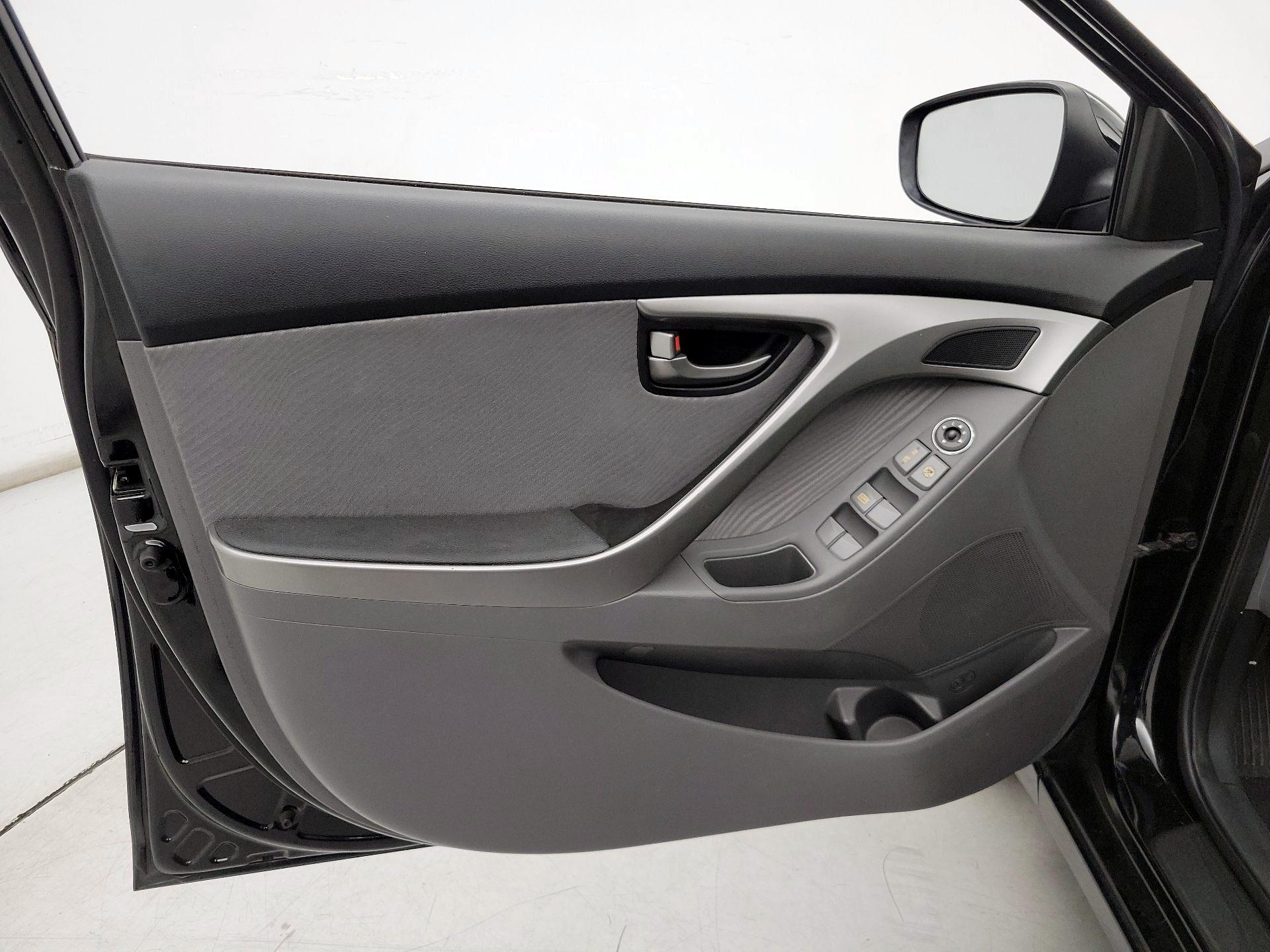 Thumbnail: 2013 Hyundai Elantra - 12