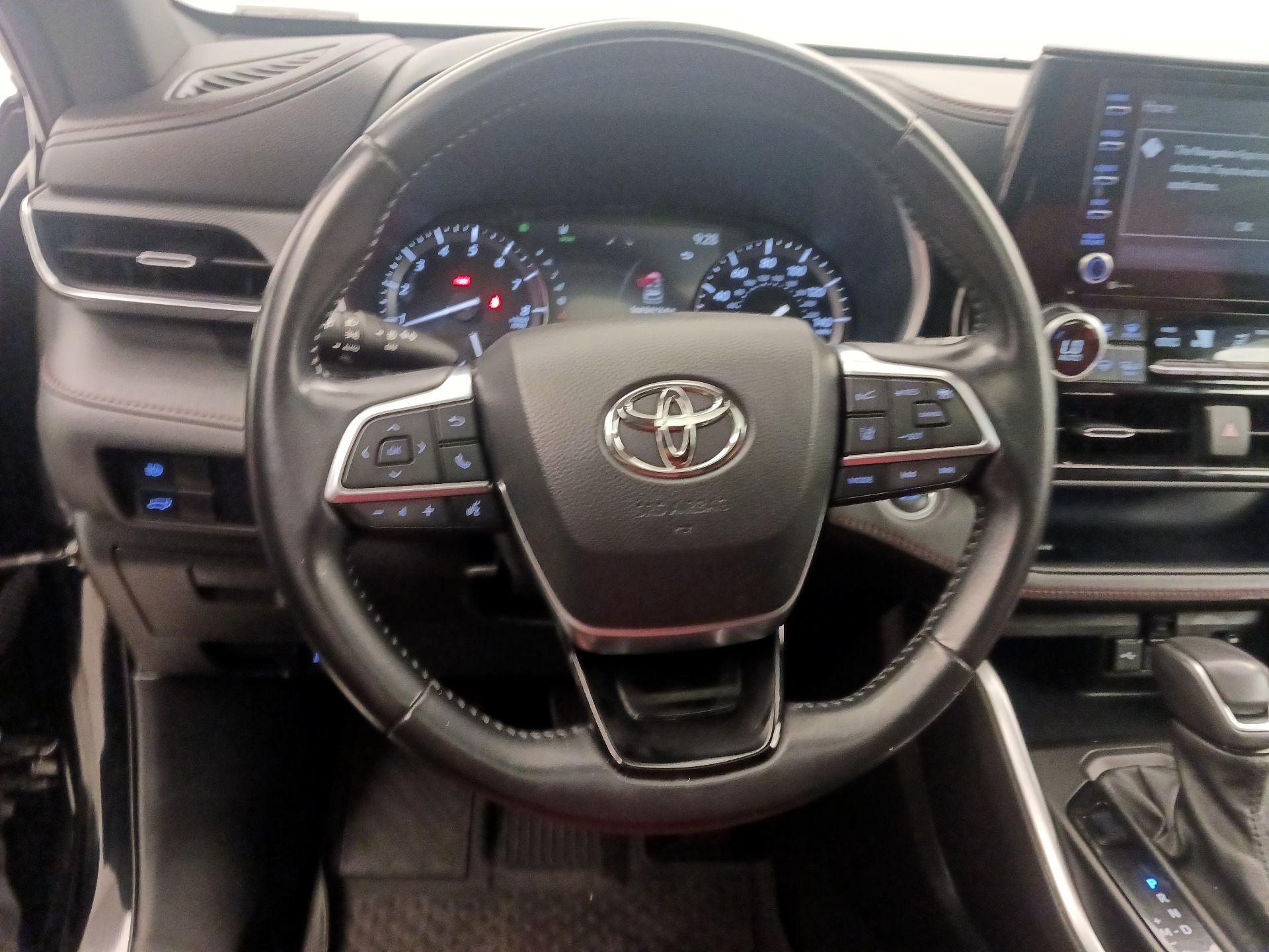Thumbnail: 2021 Toyota Highlander - 10