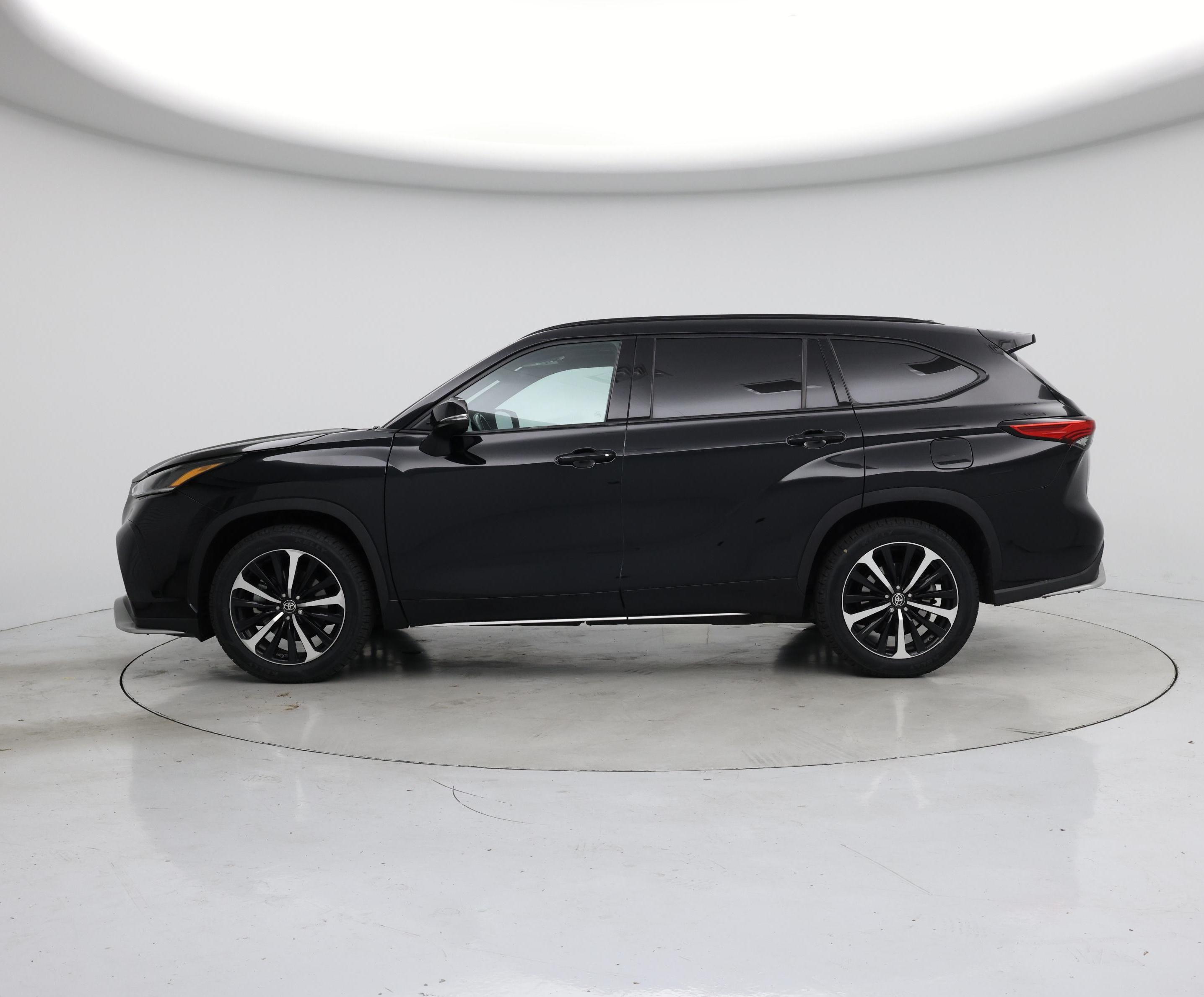 Thumbnail: 2021 Toyota Highlander - 3