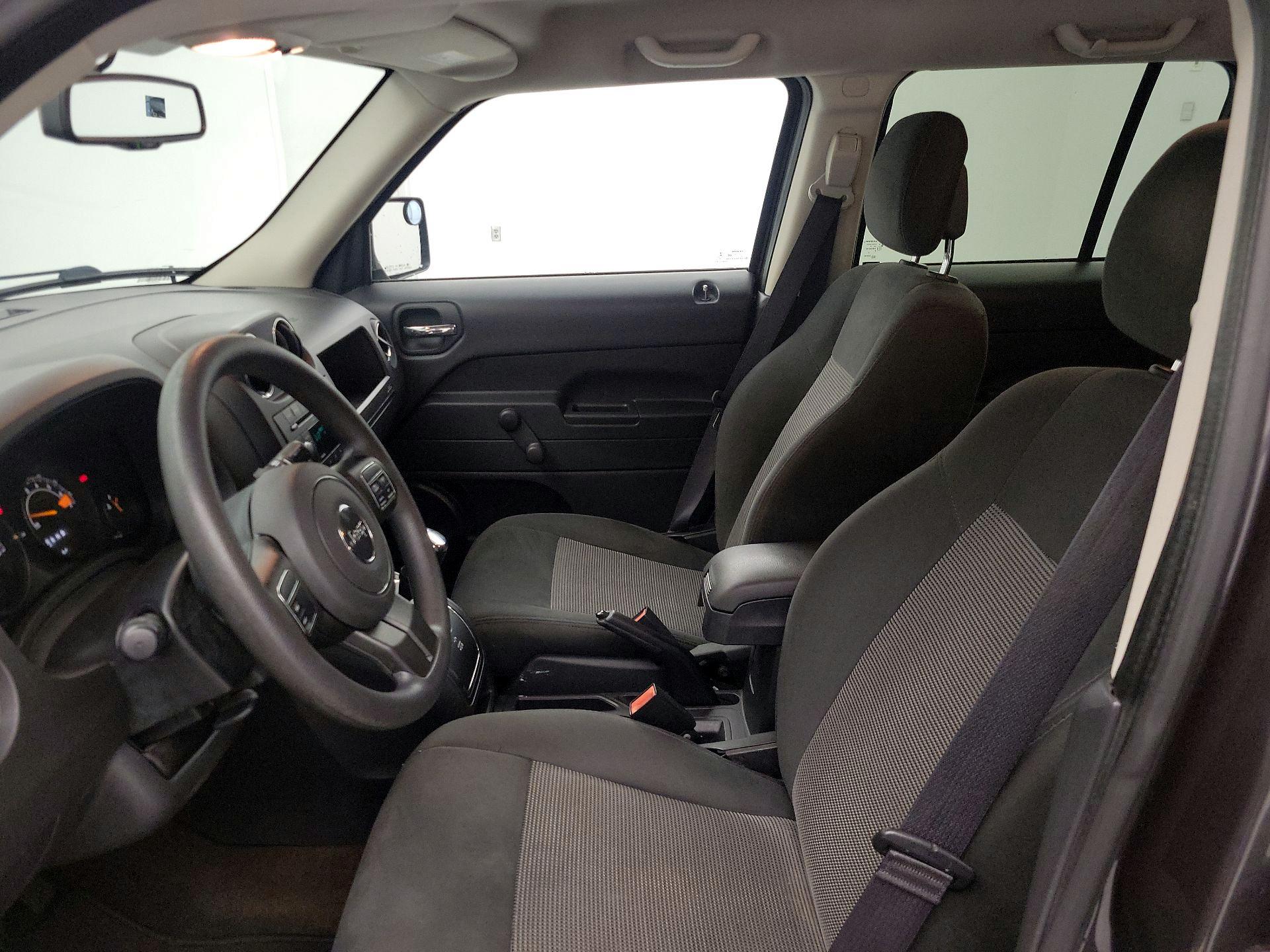 Thumbnail: 2016 Jeep Patriot - 11