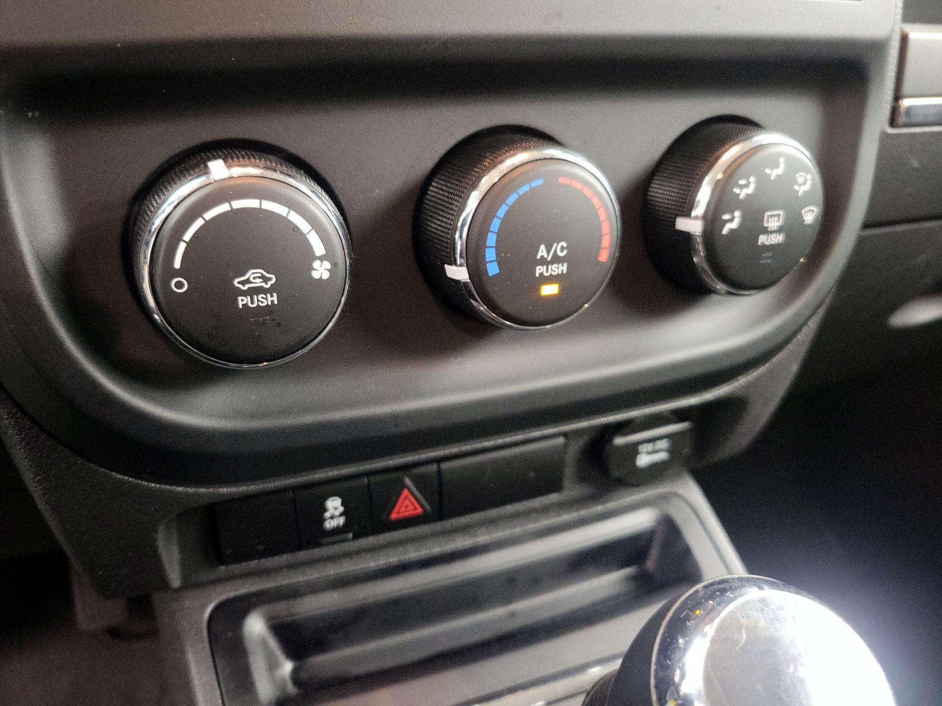 Thumbnail: 2016 Jeep Patriot - 14