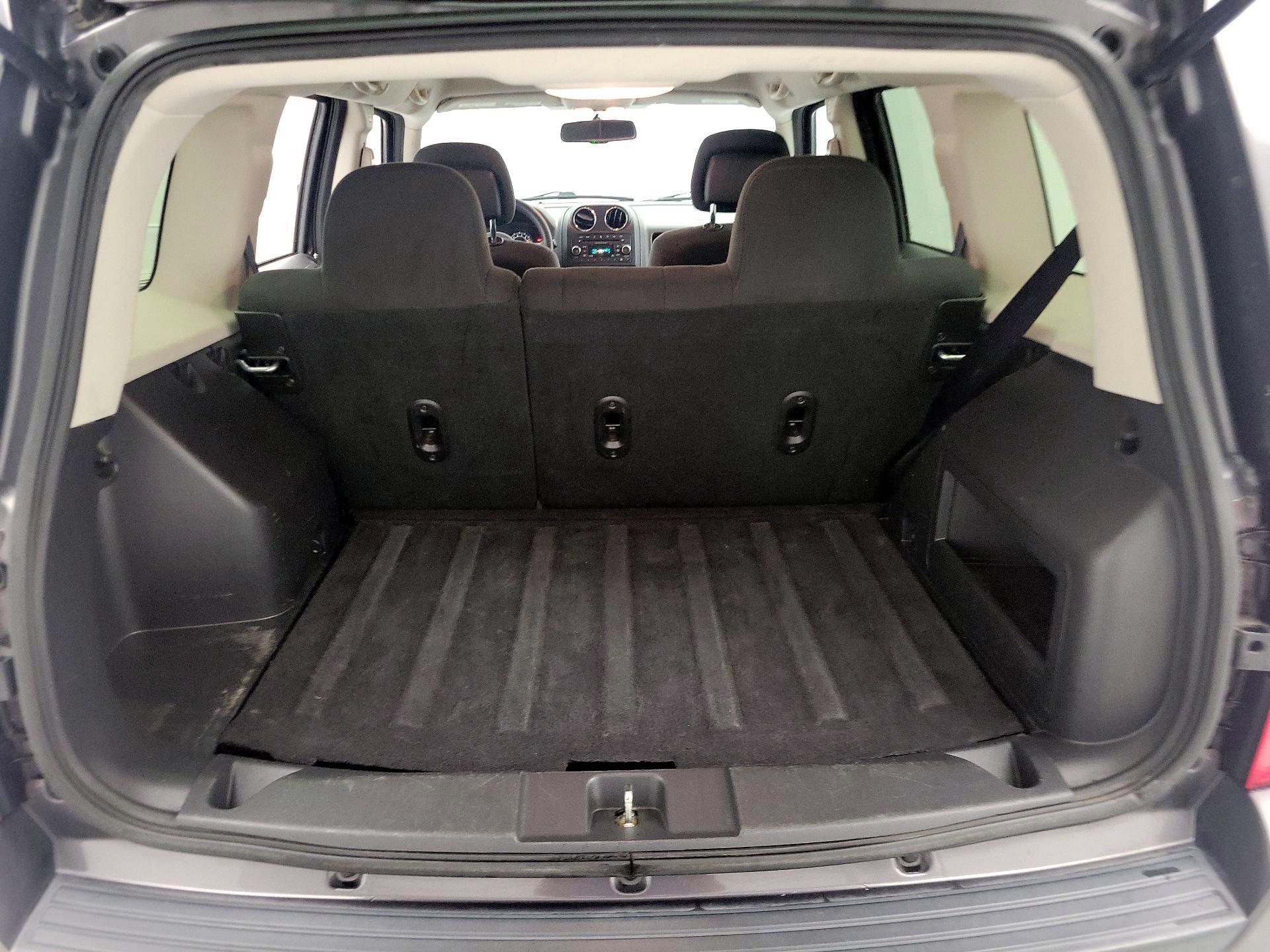 Thumbnail: 2016 Jeep Patriot - 17