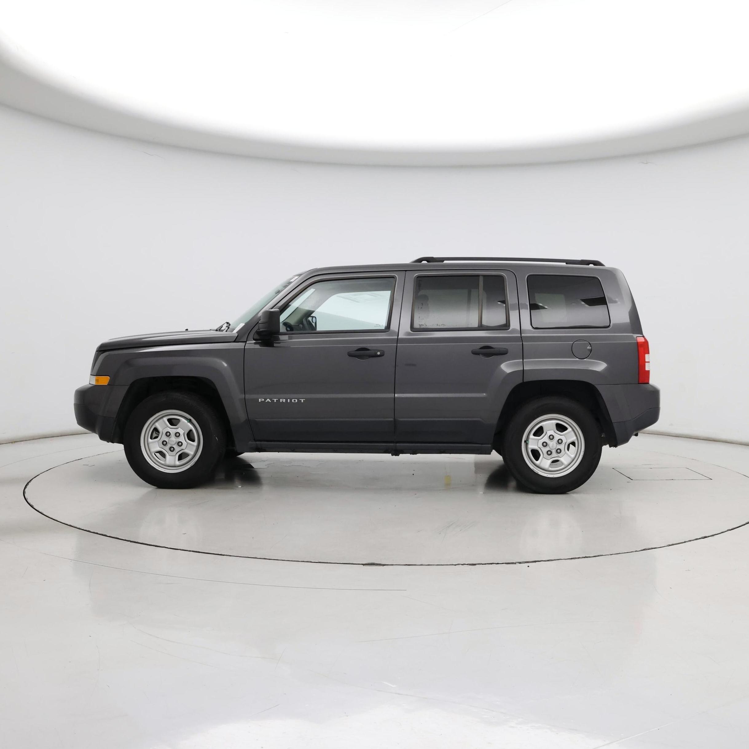 Thumbnail: 2016 Jeep Patriot - 3
