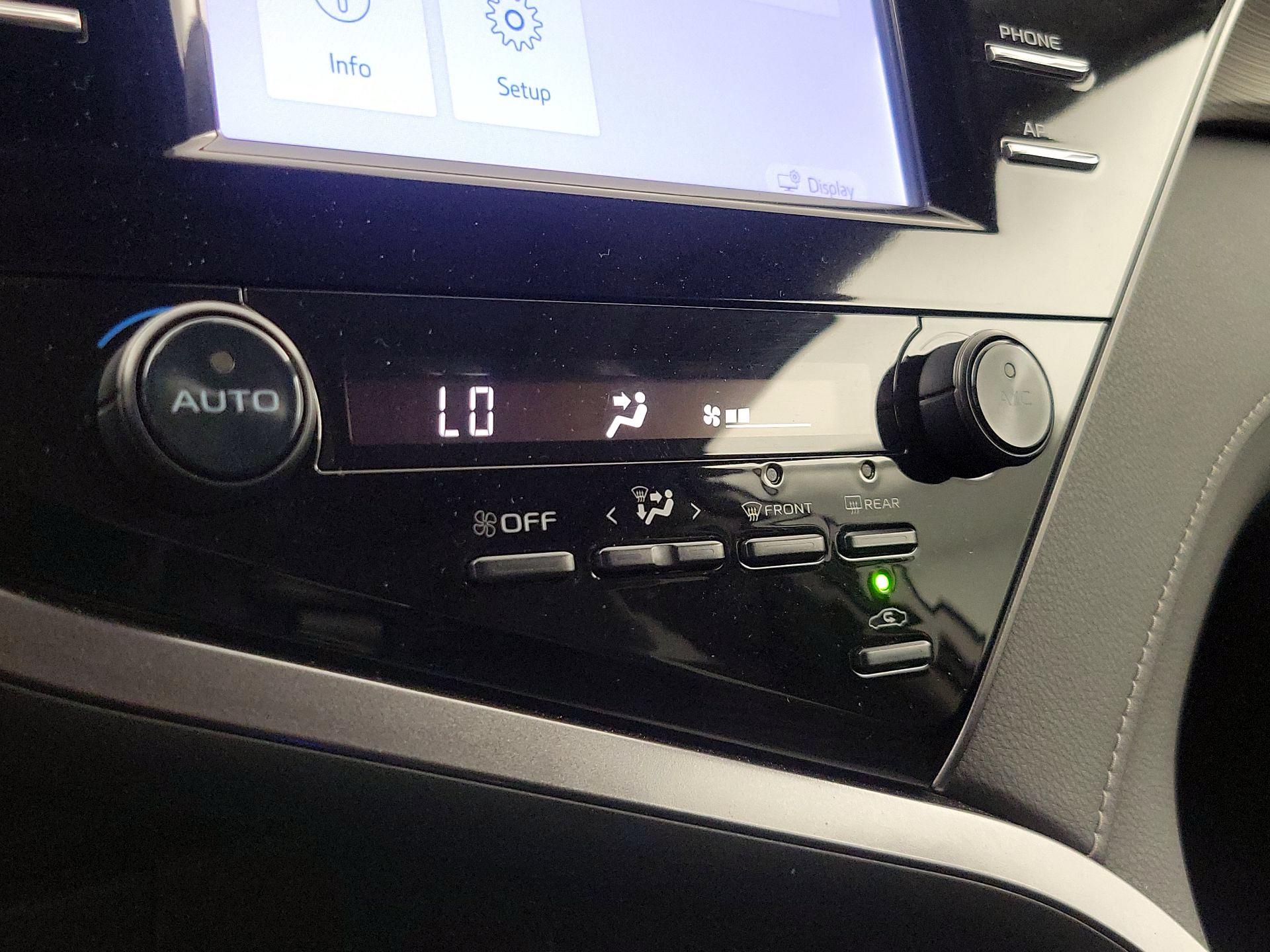Thumbnail: 2019 Toyota Camry - 16