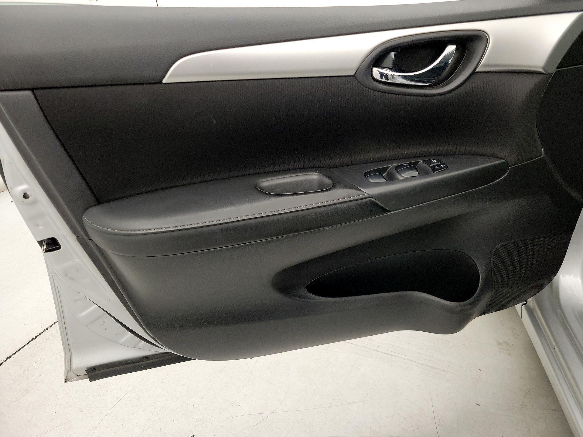 Thumbnail: 2019 Nissan Sentra - 12