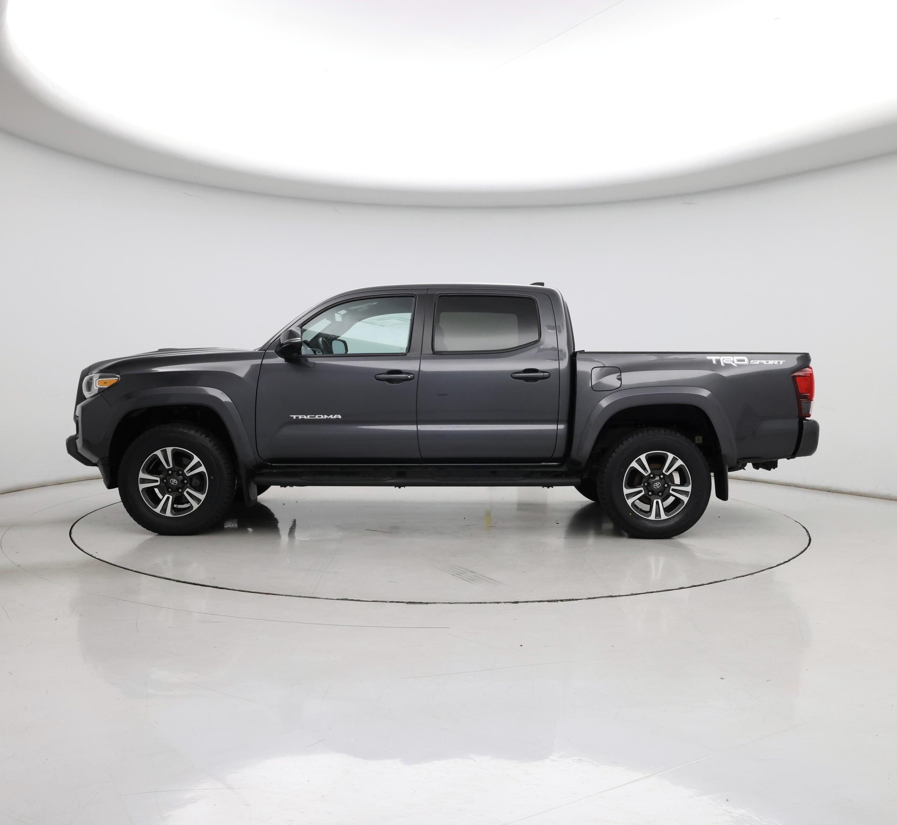 Thumbnail: 2018 Toyota Tacoma - 3