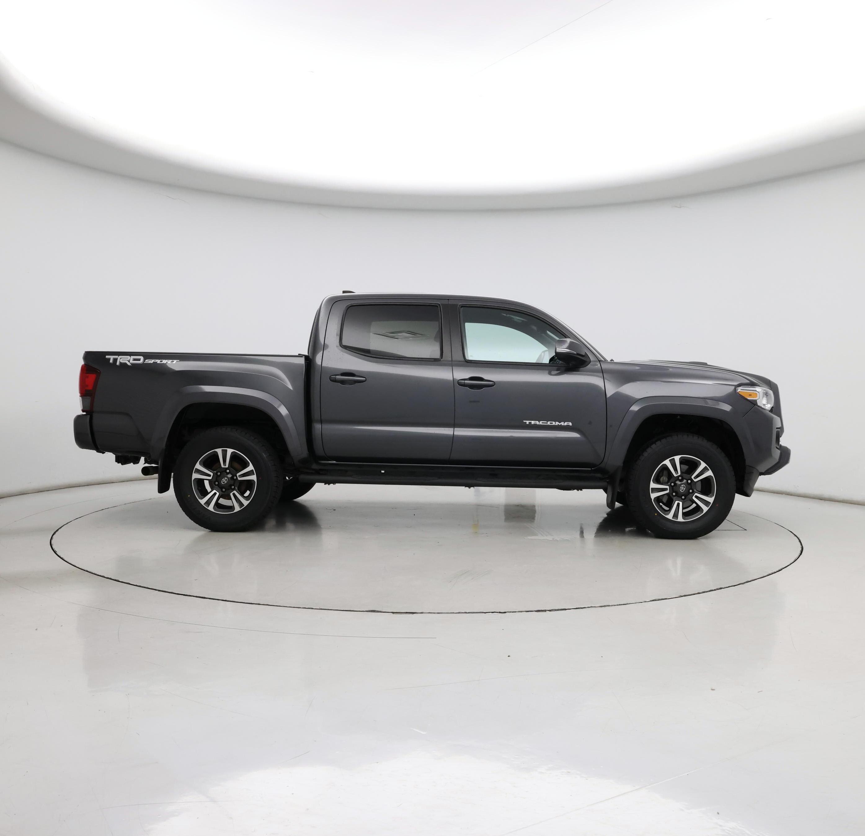 Thumbnail: 2018 Toyota Tacoma - 7