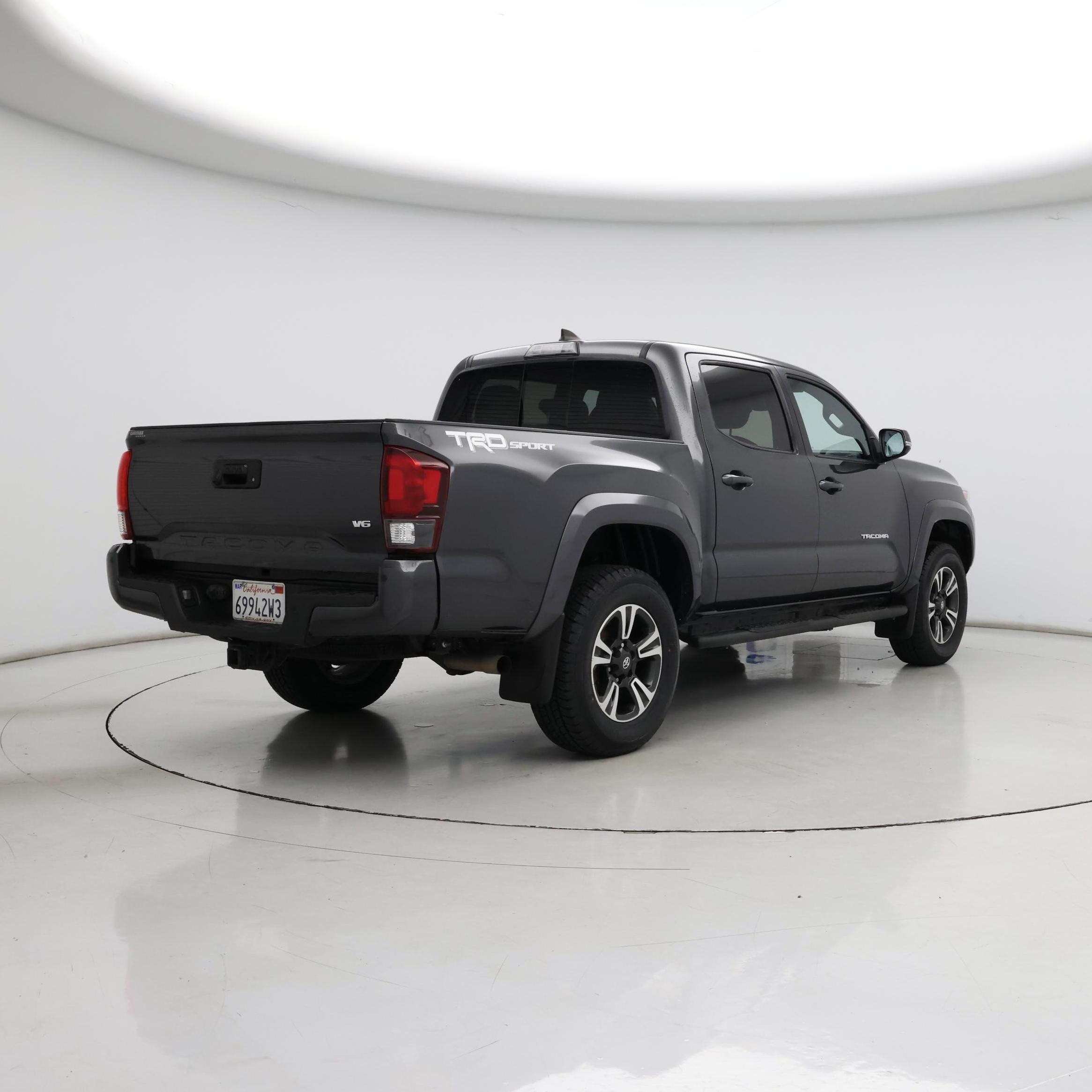 Thumbnail: 2018 Toyota Tacoma - 8