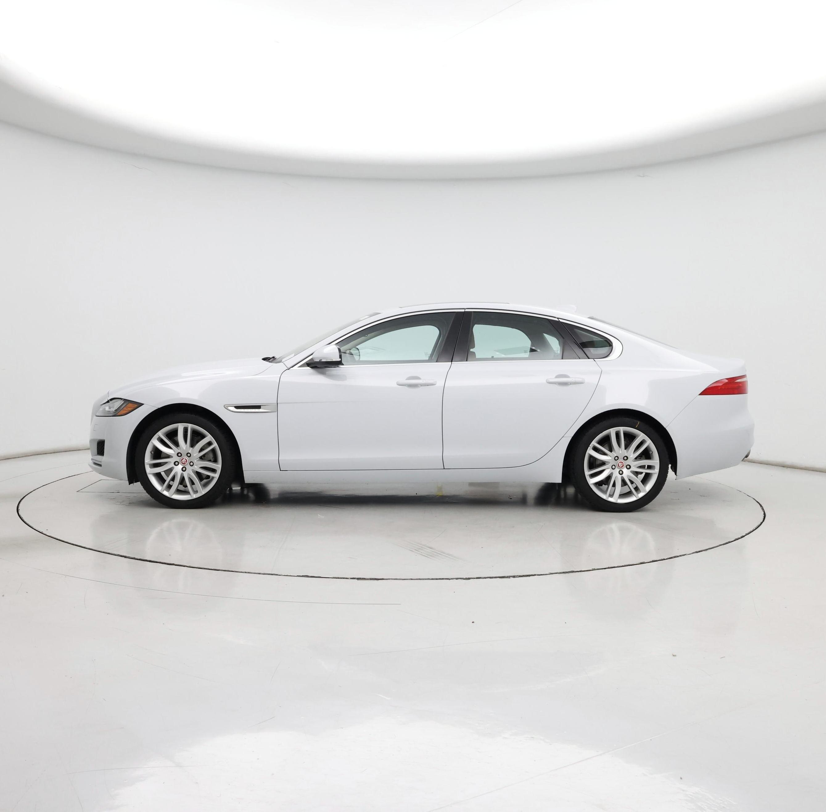 Thumbnail: 2018 Jaguar XF - 3