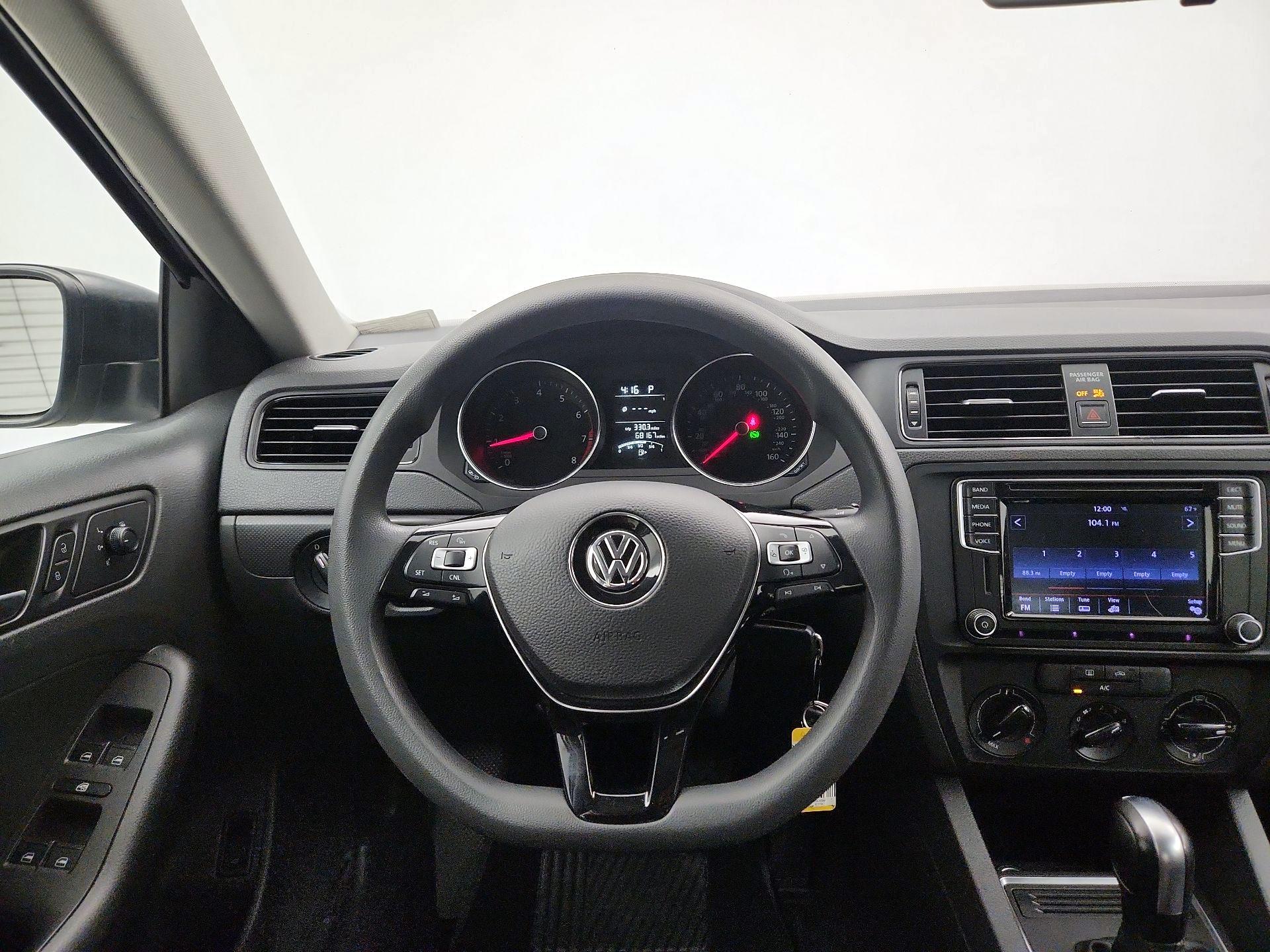 Thumbnail: 2016 Volkswagen Jetta - 10