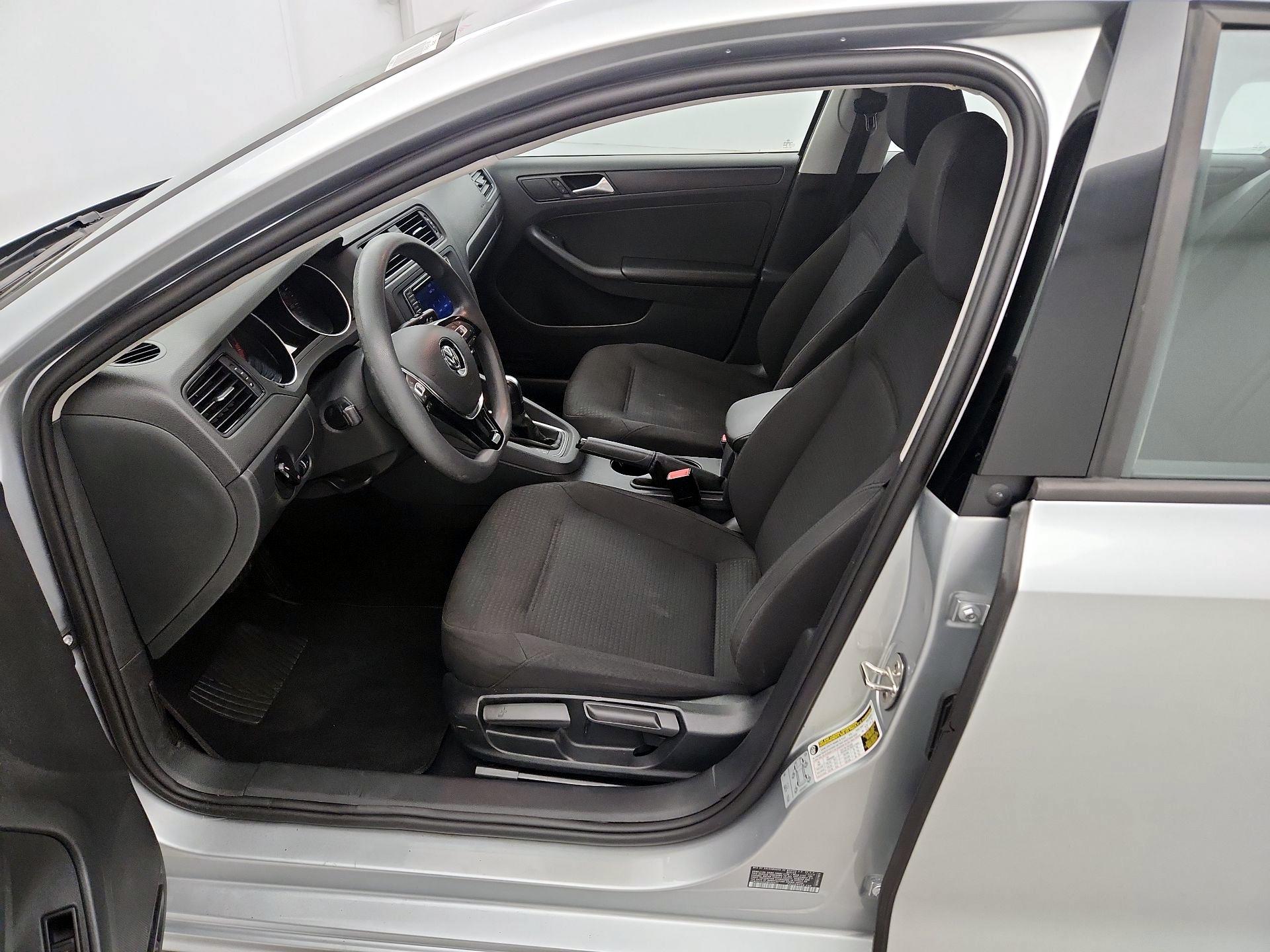 Thumbnail: 2016 Volkswagen Jetta - 11