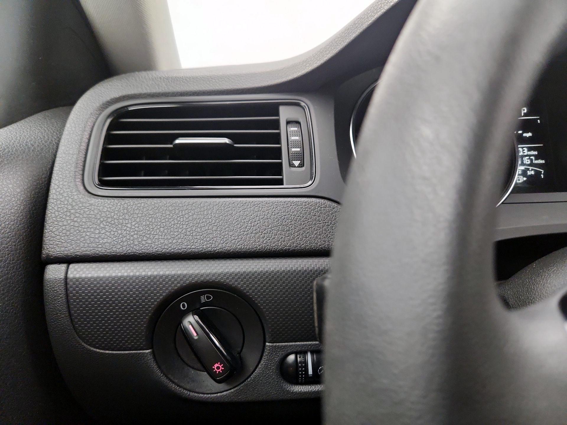 Thumbnail: 2016 Volkswagen Jetta - 13