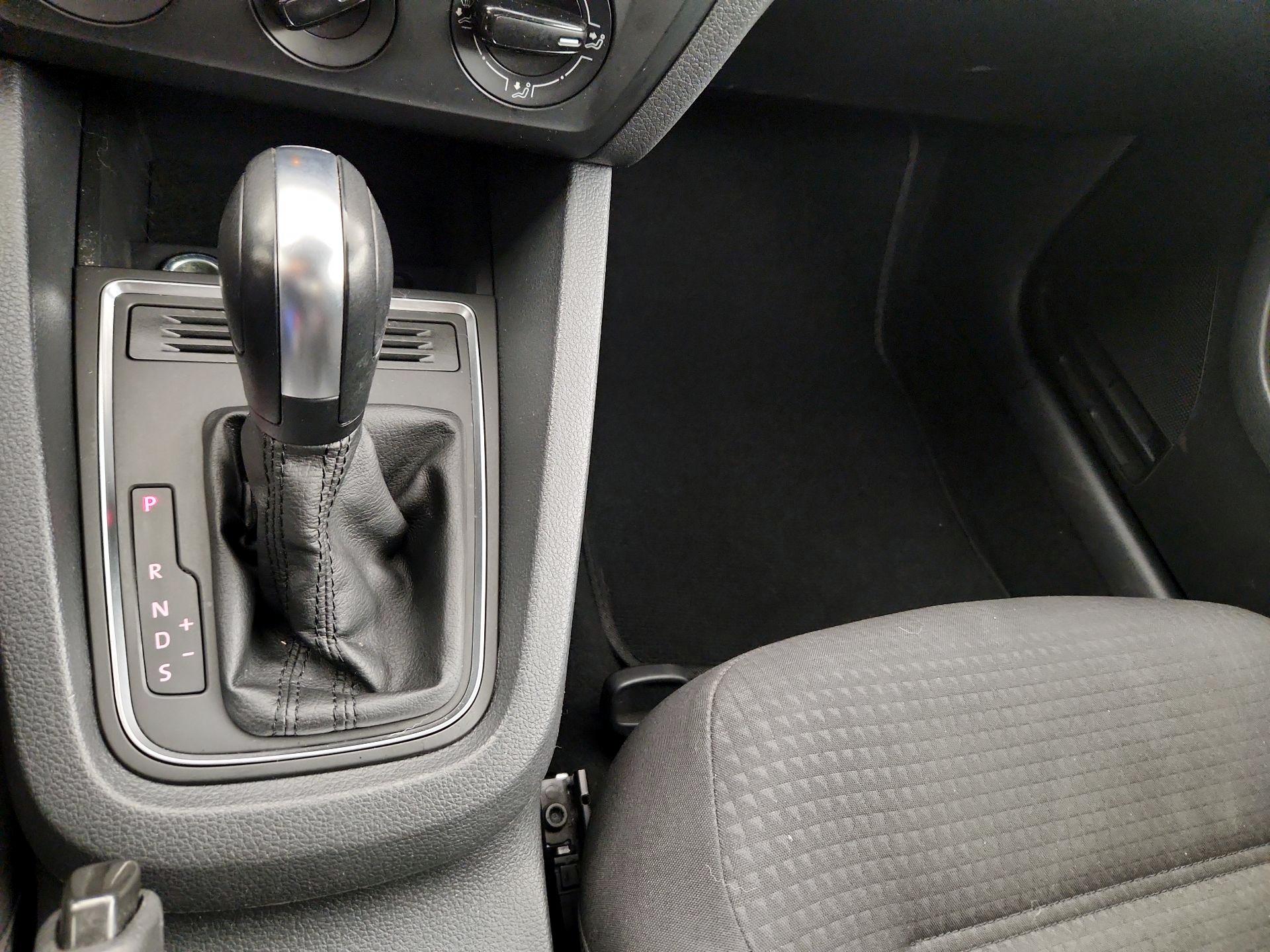 Thumbnail: 2016 Volkswagen Jetta - 17