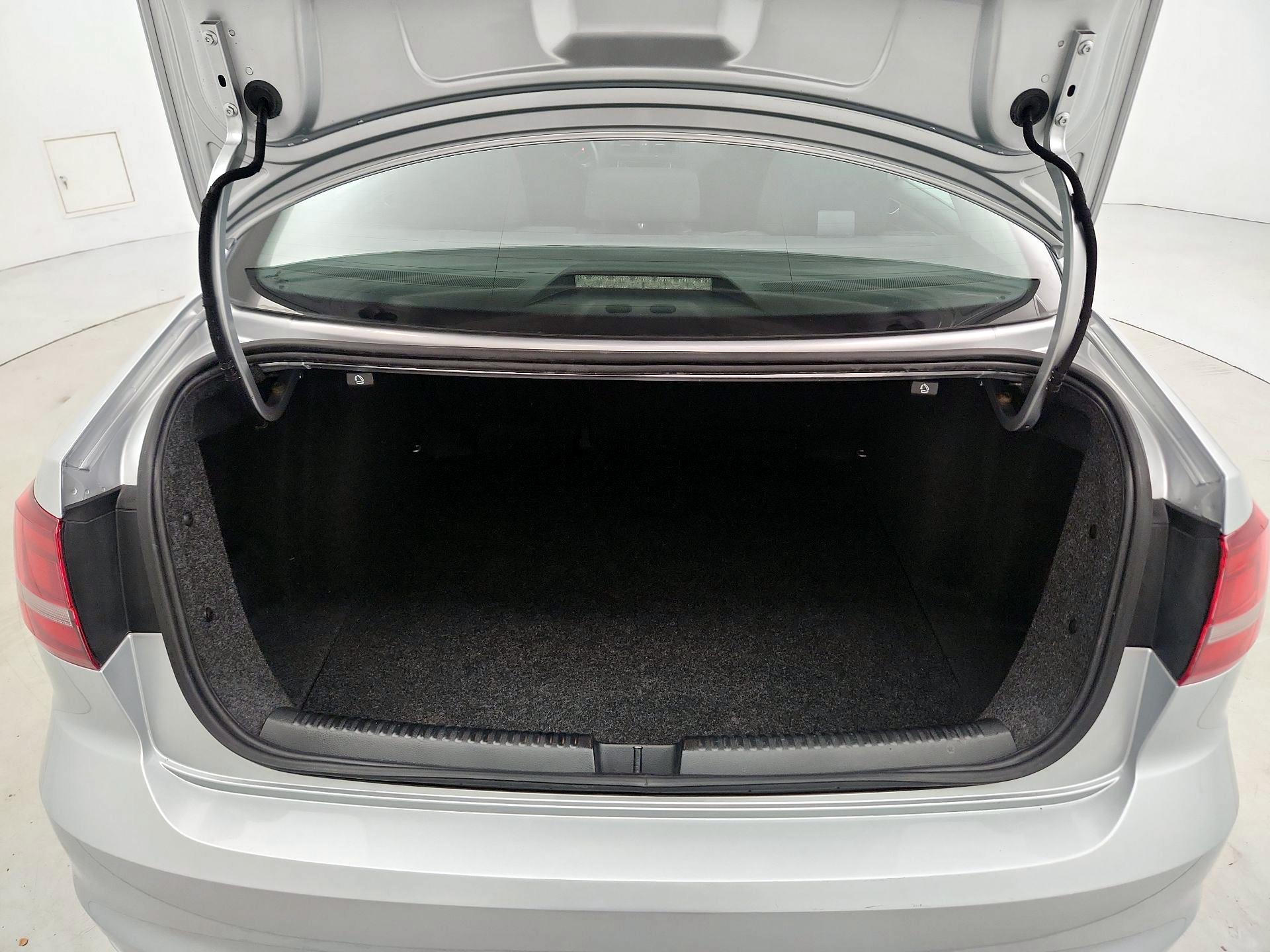 Thumbnail: 2016 Volkswagen Jetta - 19