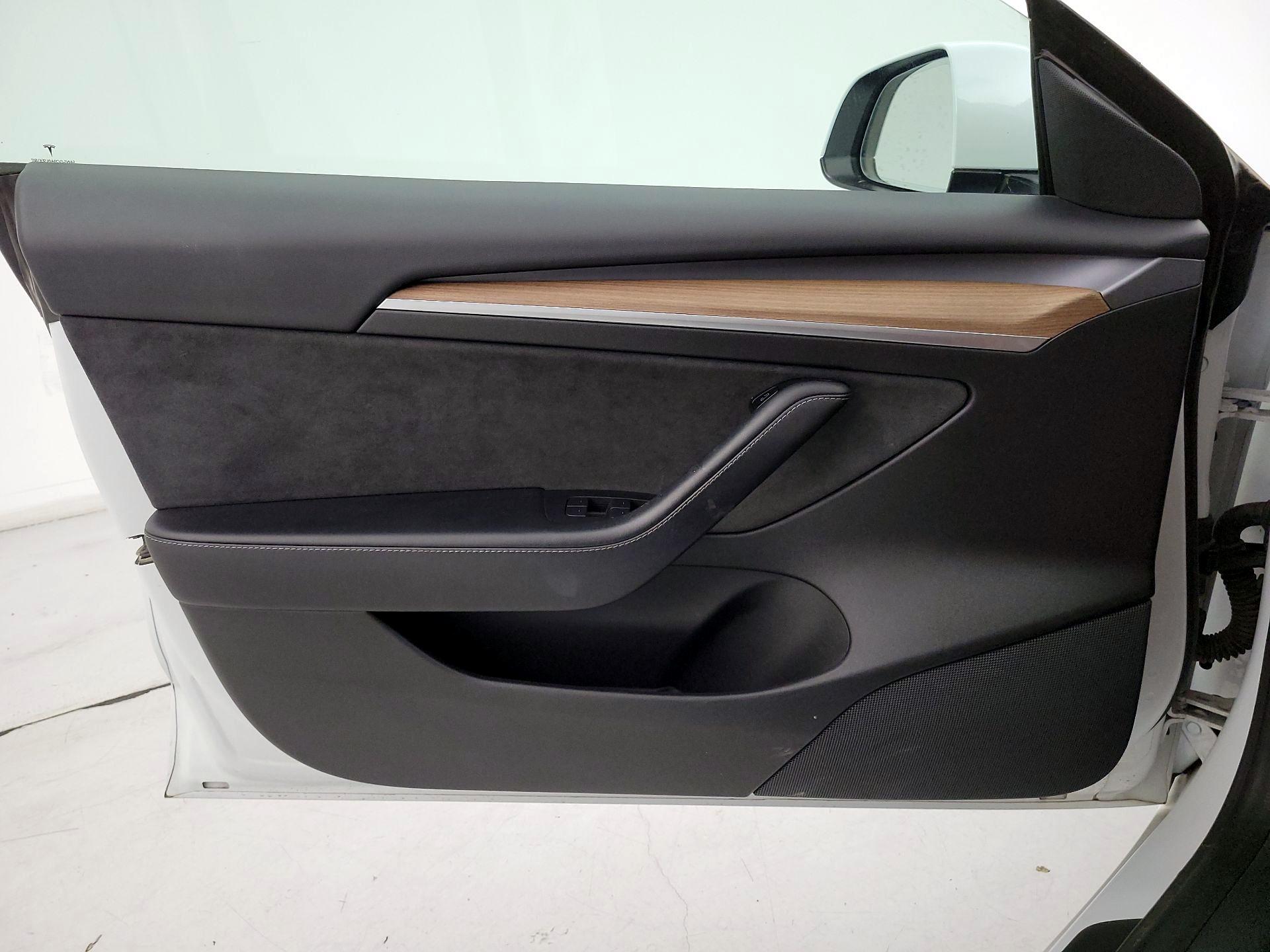Thumbnail: 2021 Tesla Model 3 - 12