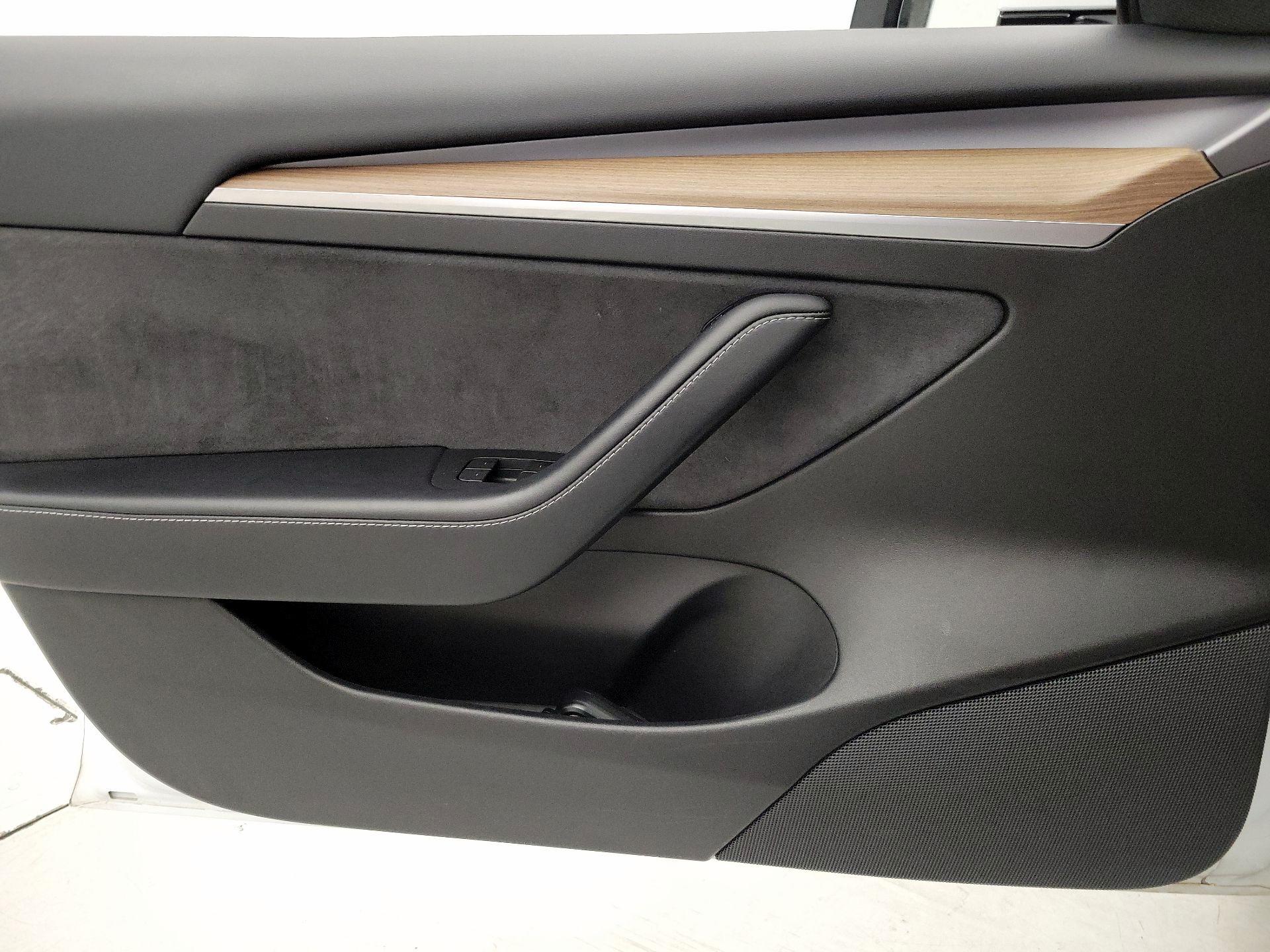Thumbnail: 2021 Tesla Model 3 - 12
