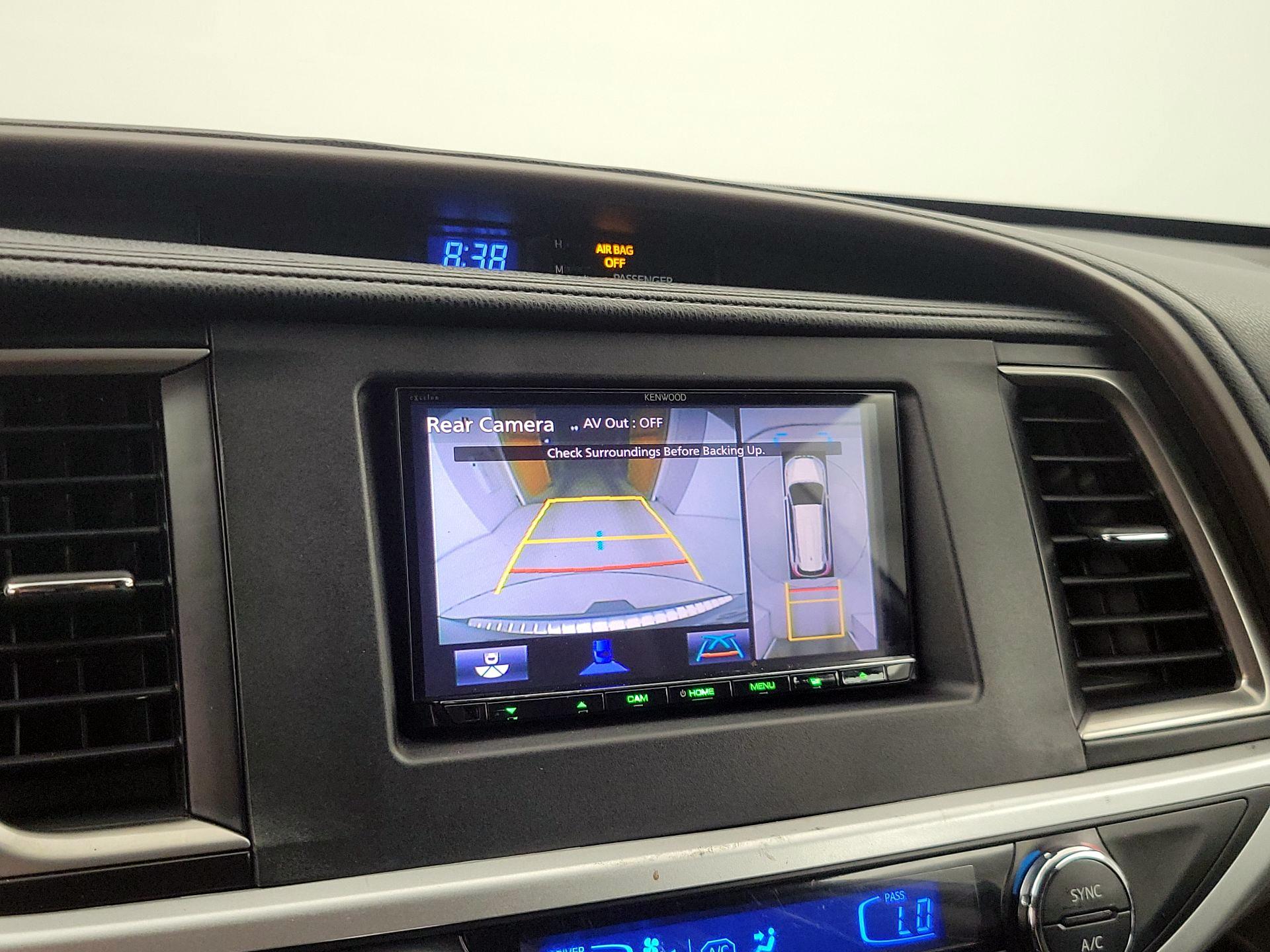 Thumbnail: 2018 Toyota Highlander - 14