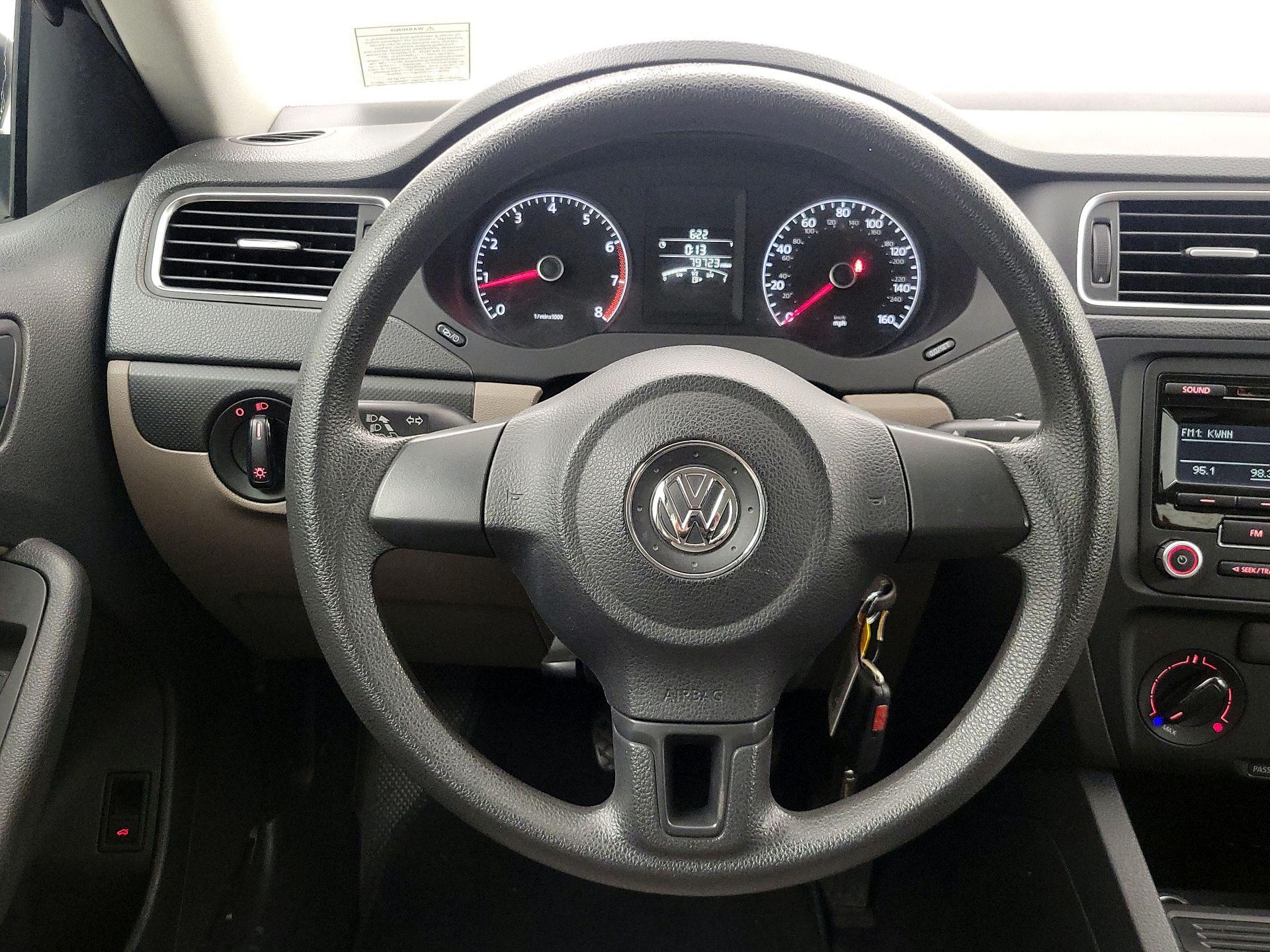 Thumbnail: 2014 Volkswagen Jetta - 10