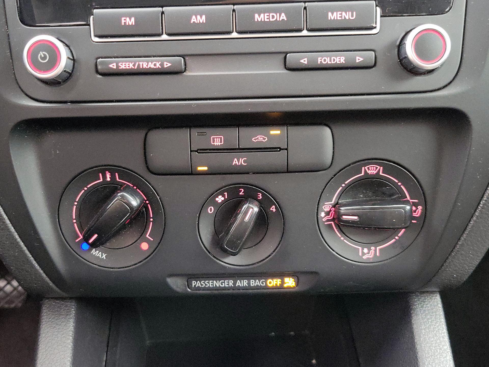 Thumbnail: 2014 Volkswagen Jetta - 15