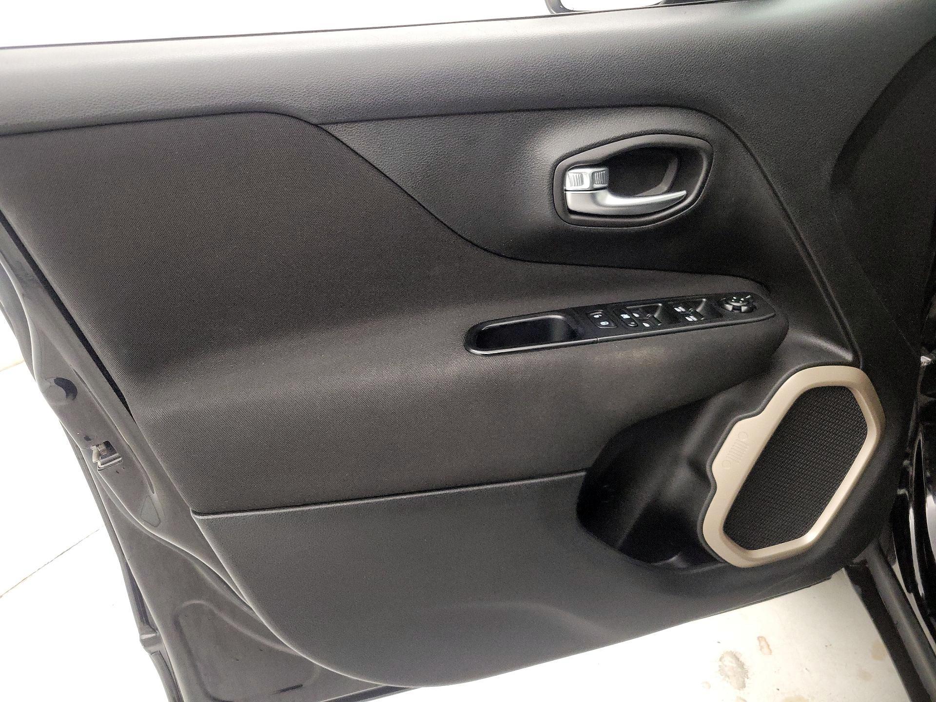 Thumbnail: 2015 Jeep Renegade - 12