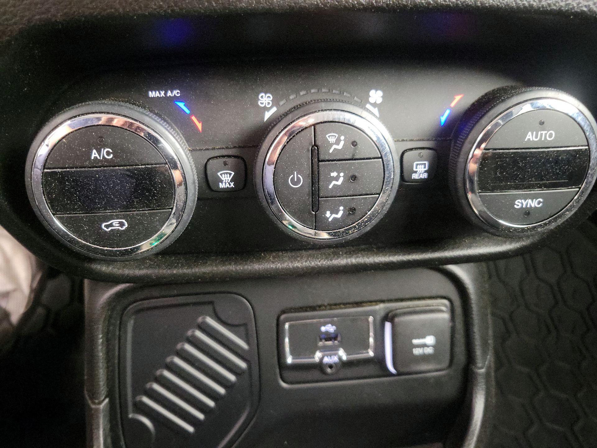 Thumbnail: 2015 Jeep Renegade - 16