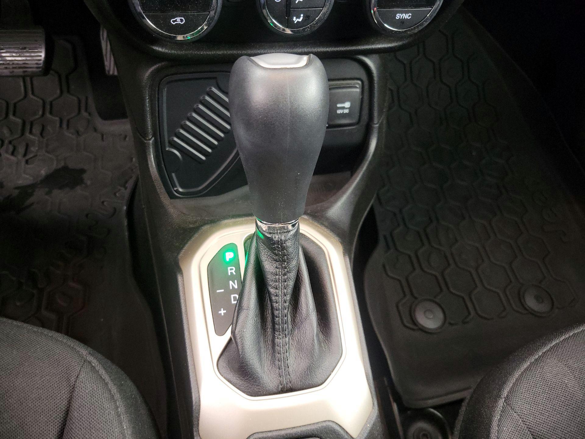 Thumbnail: 2015 Jeep Renegade - 17